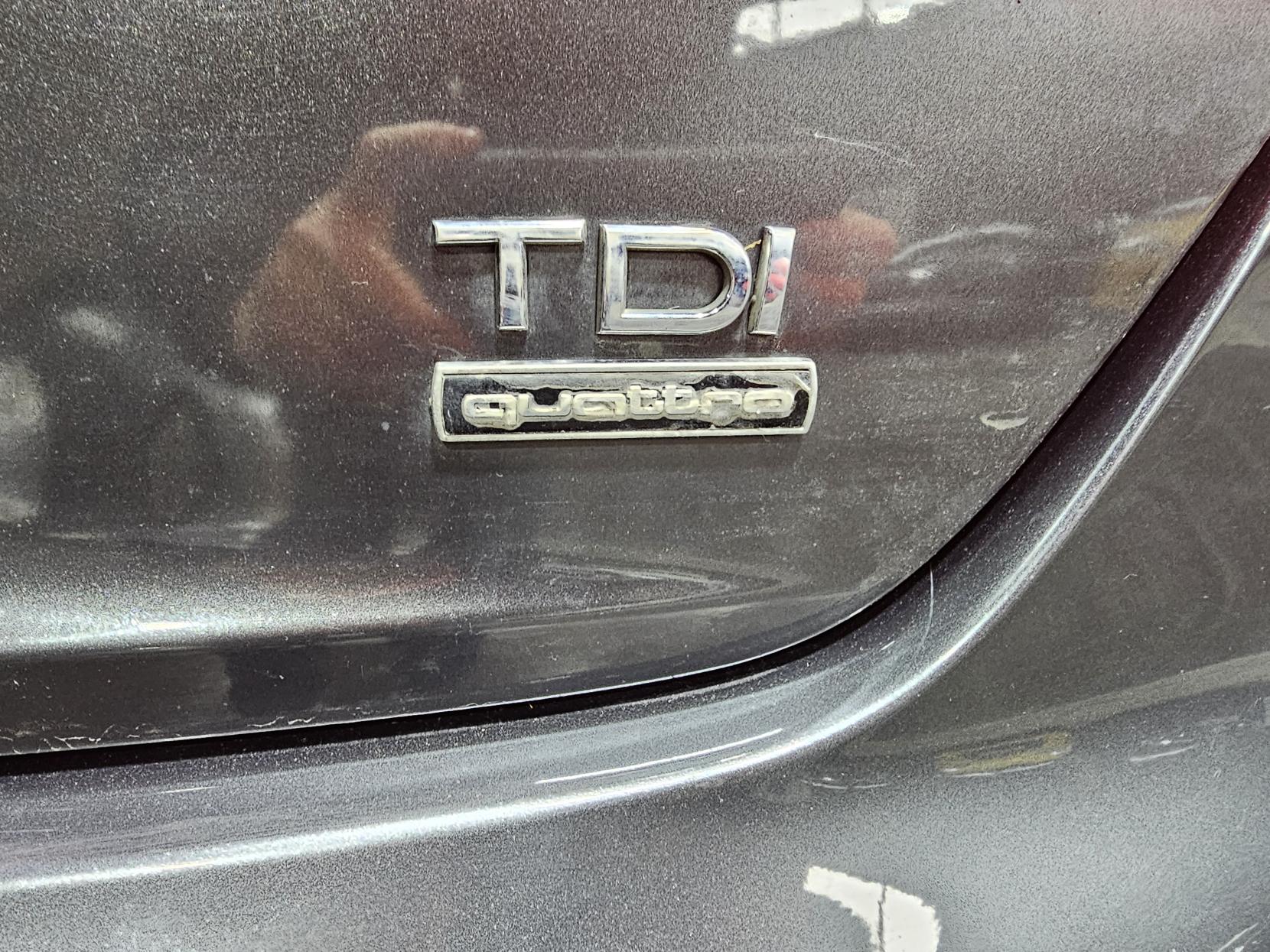Audi A4 3.0 TDI V6 Black Edition Saloon 4dr Diesel S Tronic quattro Euro 5 (s/s) (245 ps)