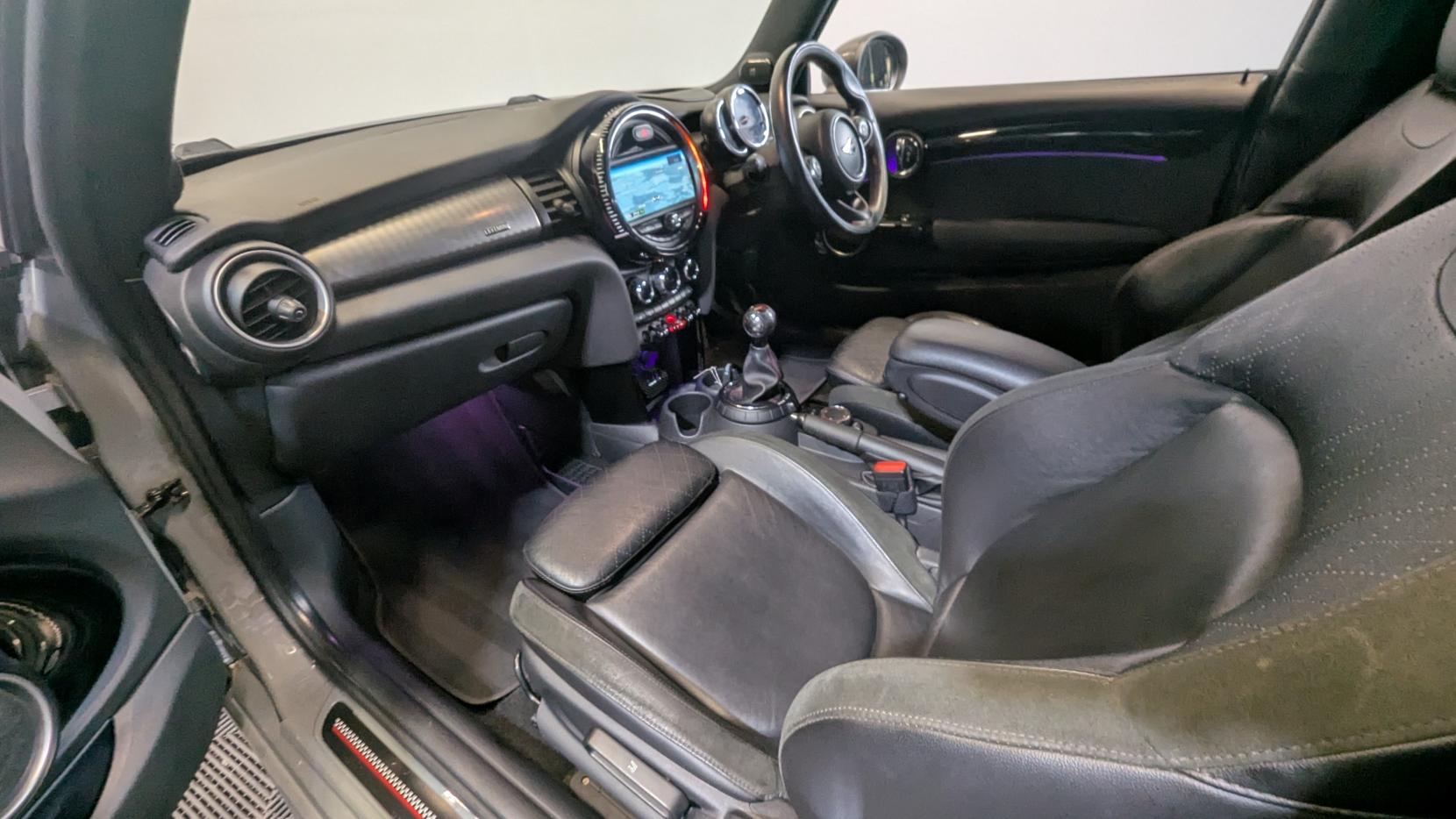 MINI Hatch 2.0 Challenge 210 Hatchback 3dr Petrol Manual Euro 6 (s/s) (210 ps)