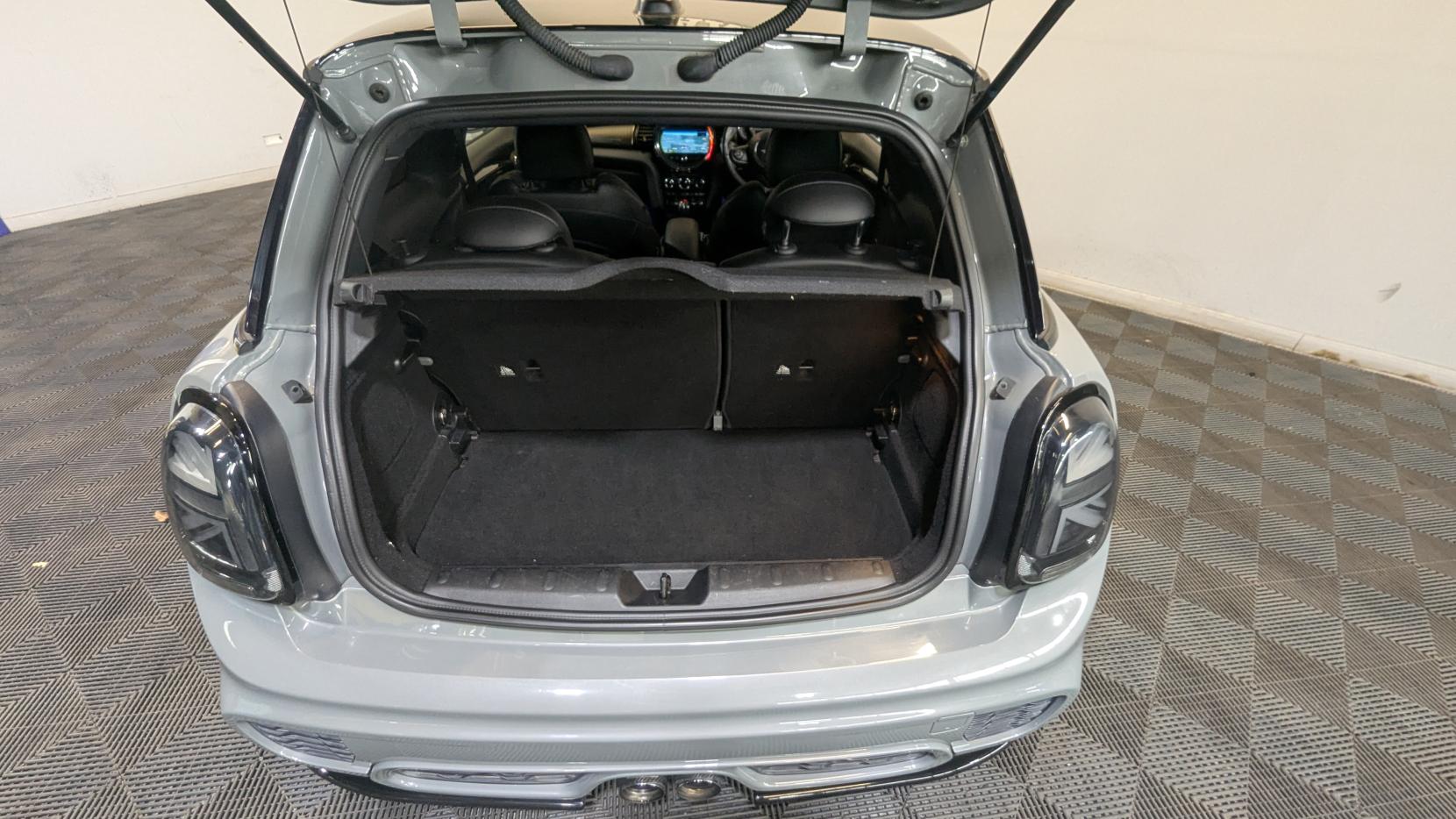 MINI Hatch 2.0 Challenge 210 Hatchback 3dr Petrol Manual Euro 6 (s/s) (210 ps)