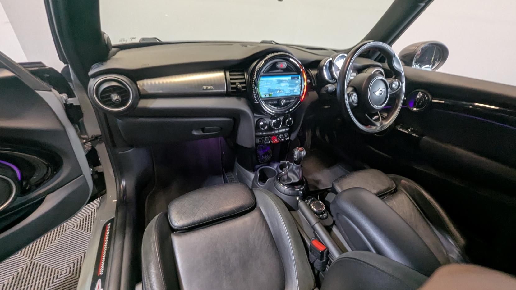 MINI Hatch 2.0 Challenge 210 Hatchback 3dr Petrol Manual Euro 6 (s/s) (210 ps)