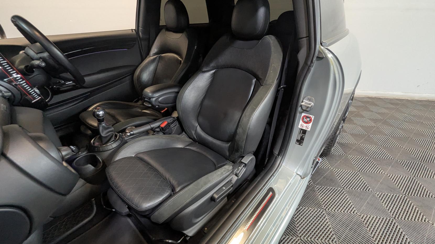 MINI Hatch 2.0 Challenge 210 Hatchback 3dr Petrol Manual Euro 6 (s/s) (210 ps)