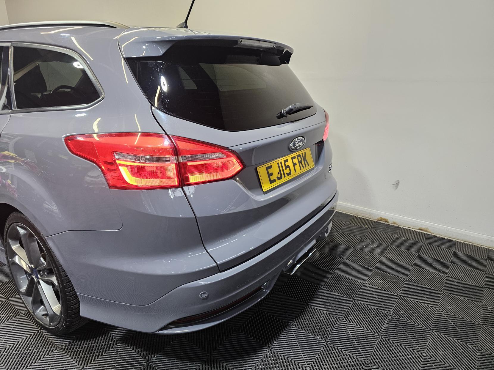 Ford Focus 2.0T EcoBoost ST-3 Estate 5dr Petrol Manual Euro 6 (s/s) (250 ps)