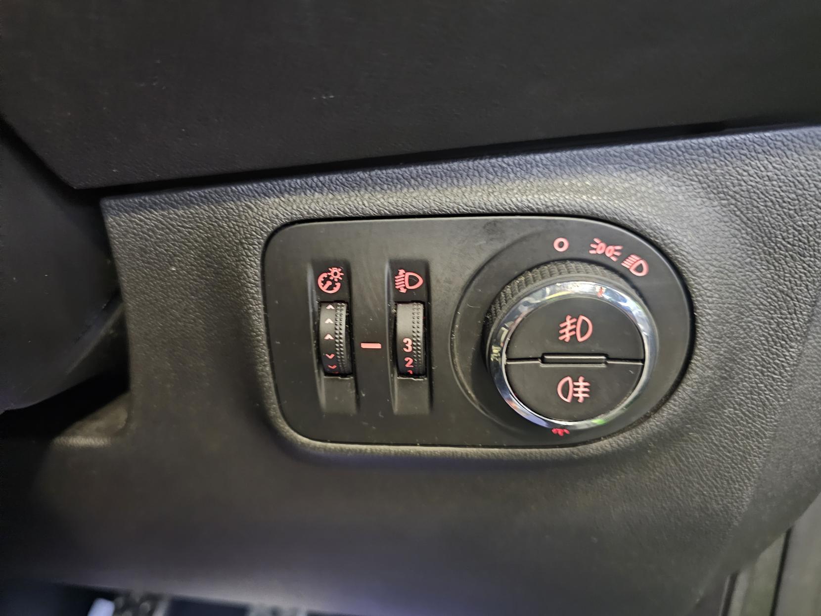 Vauxhall Corsa 1.4i ecoTEC Limited Edition Hatchback 3dr Petrol Manual Euro 6 (90 ps)