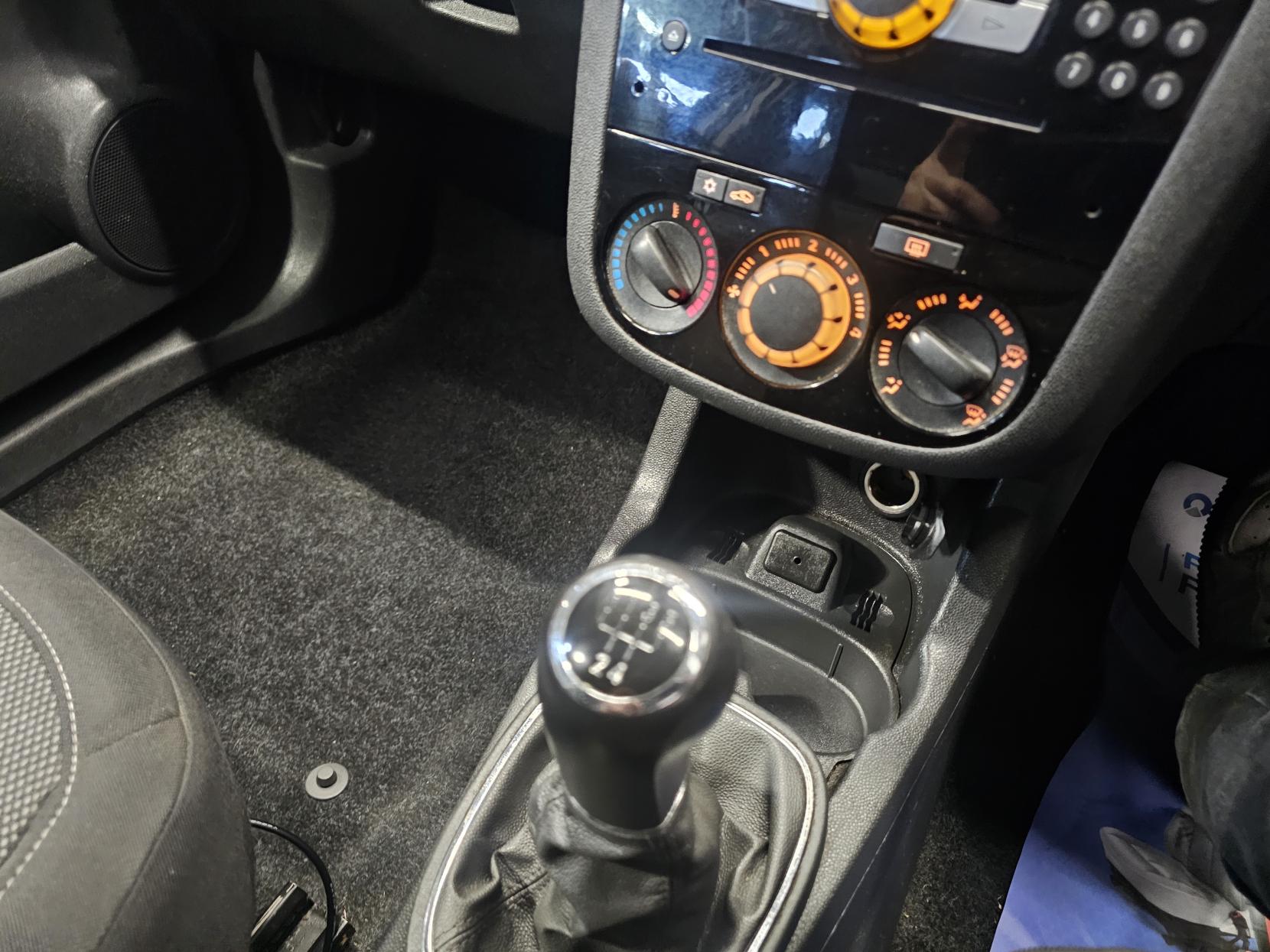 Vauxhall Corsa 1.2 16V Limited Edition Hatchback 3dr Petrol Manual Euro 5 (85 ps)