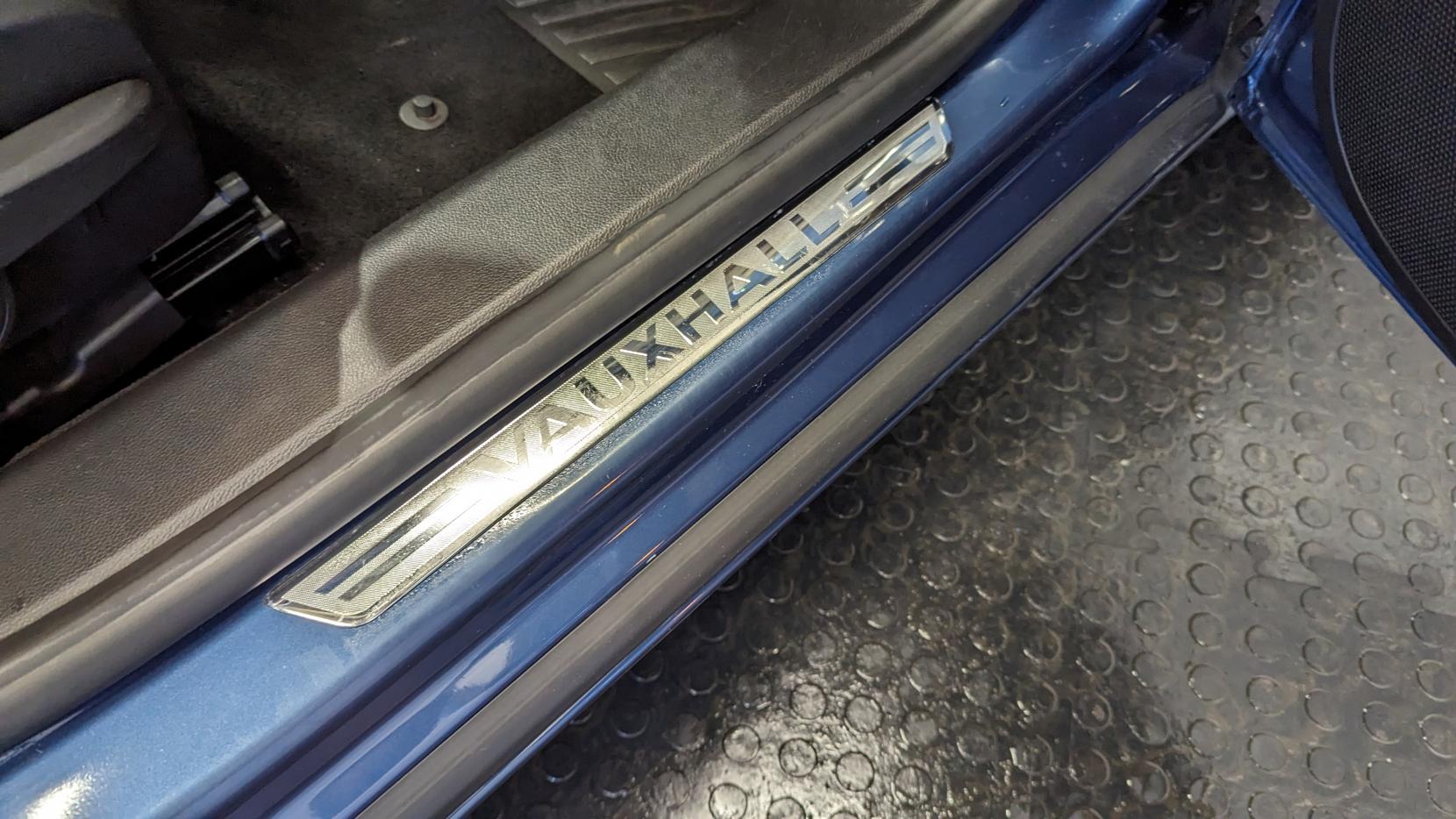 Vauxhall Insignia 1.6 CDTi SRi Nav Hatchback 5dr Diesel Manual Euro 6 (s/s) (136 ps)