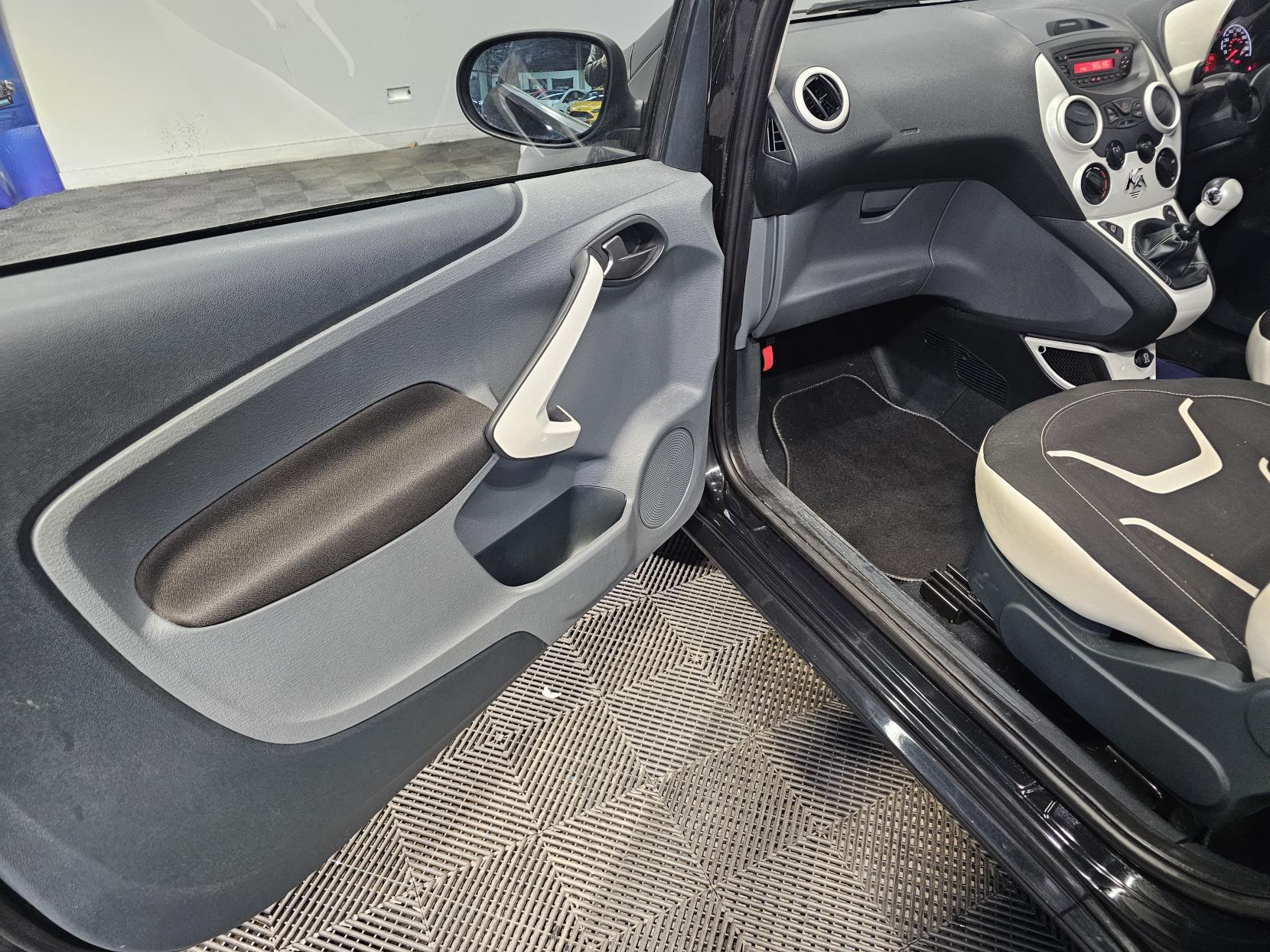 Ford Ka 1.2 Zetec Black Edition Hatchback 3dr Petrol Manual Euro 6 (s/s) (69 ps)