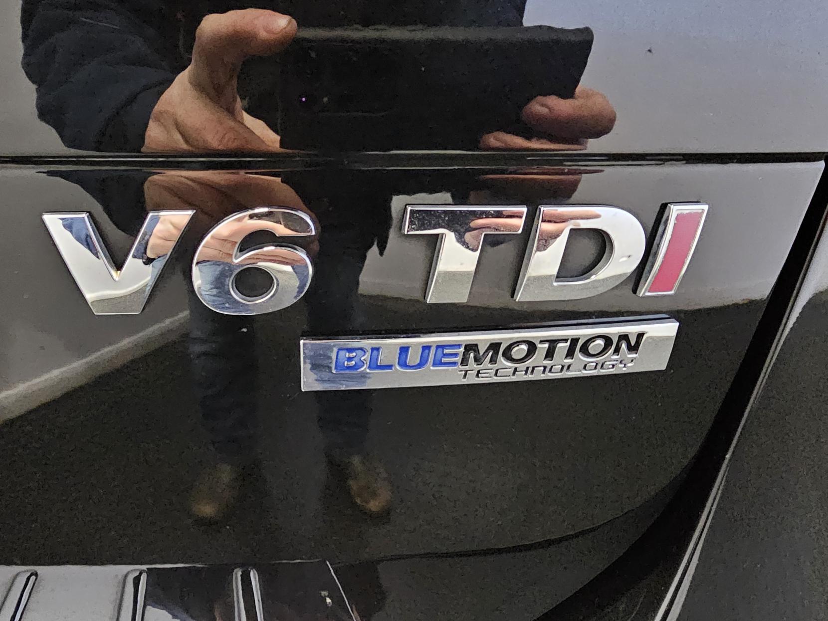 Volkswagen Touareg 3.0 TDI V6 BlueMotion Tech R-Line SUV 5dr Diesel Tiptronic 4WD Euro 5 (s/s) (245 ps)