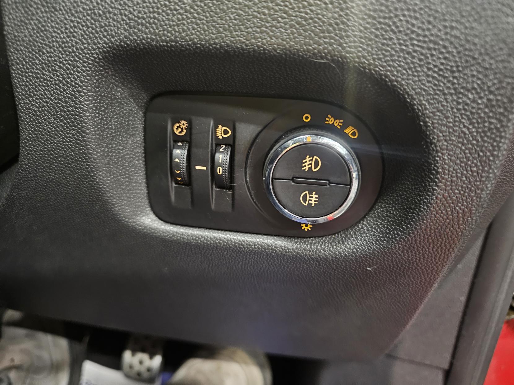 Vauxhall Corsa 1.2i 16v Limited Edition Hatchback 3dr Petrol Manual (a/c) (124 g/km, 84 bhp)