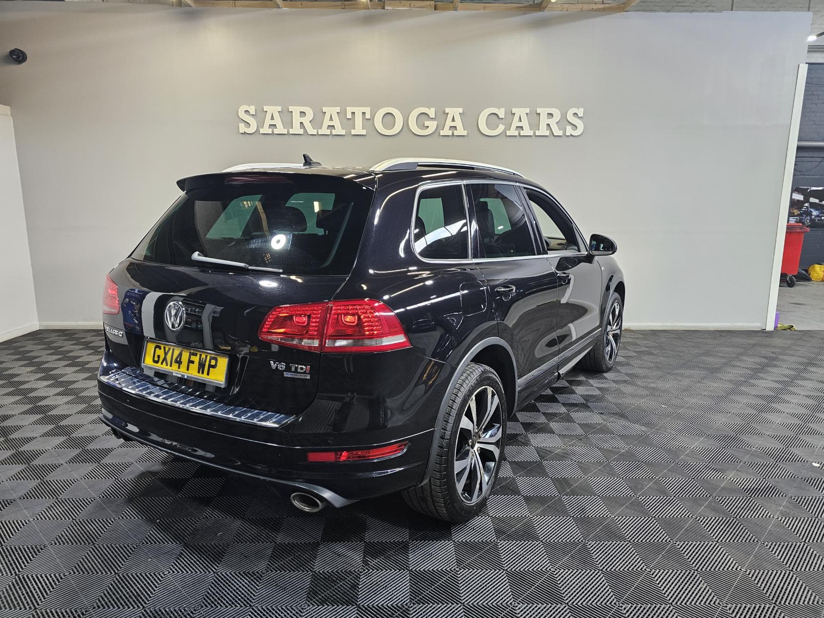 Volkswagen Touareg 3.0 TDI V6 BlueMotion Tech R-Line SUV 5dr Diesel Tiptronic 4WD Euro 5 (s/s) (245 ps)