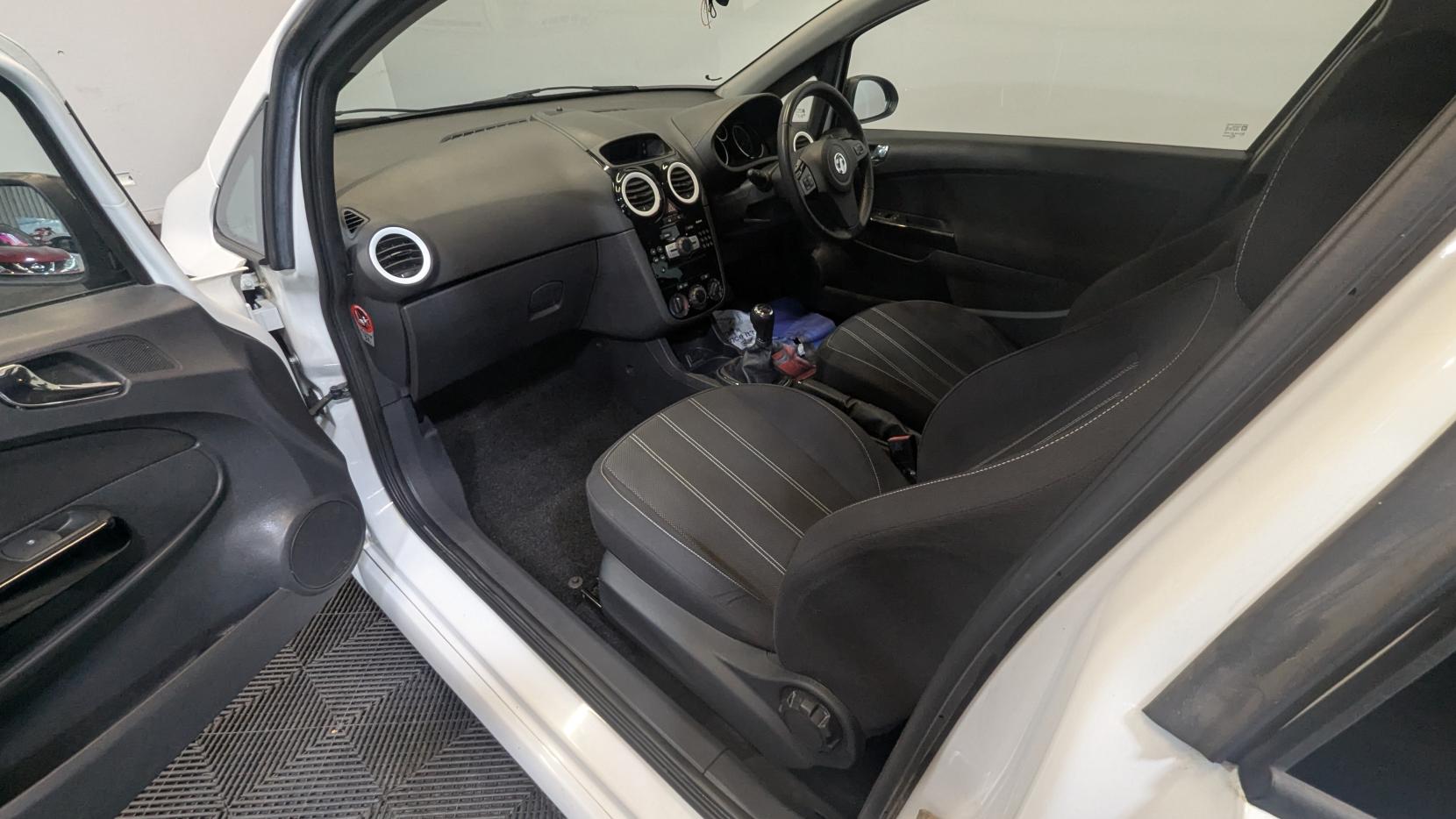 Vauxhall Corsa 1.2 16V Limited Edition Hatchback 3dr Petrol Manual Euro 5 (85 ps)