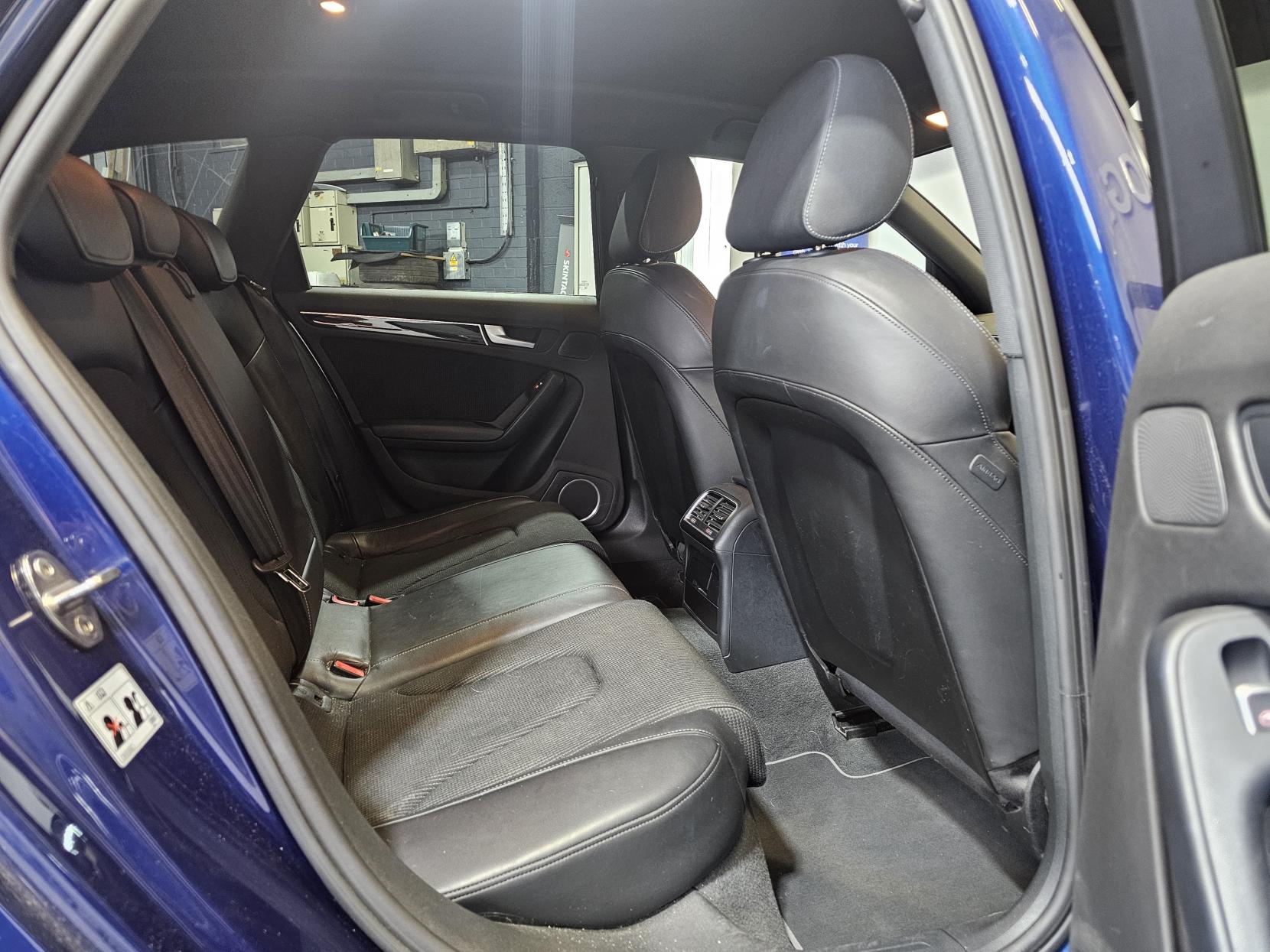 Audi A4 Avant 2.0 TDI Black Edition Estate 5dr Diesel Manual quattro Euro 5 (s/s) (177 ps)