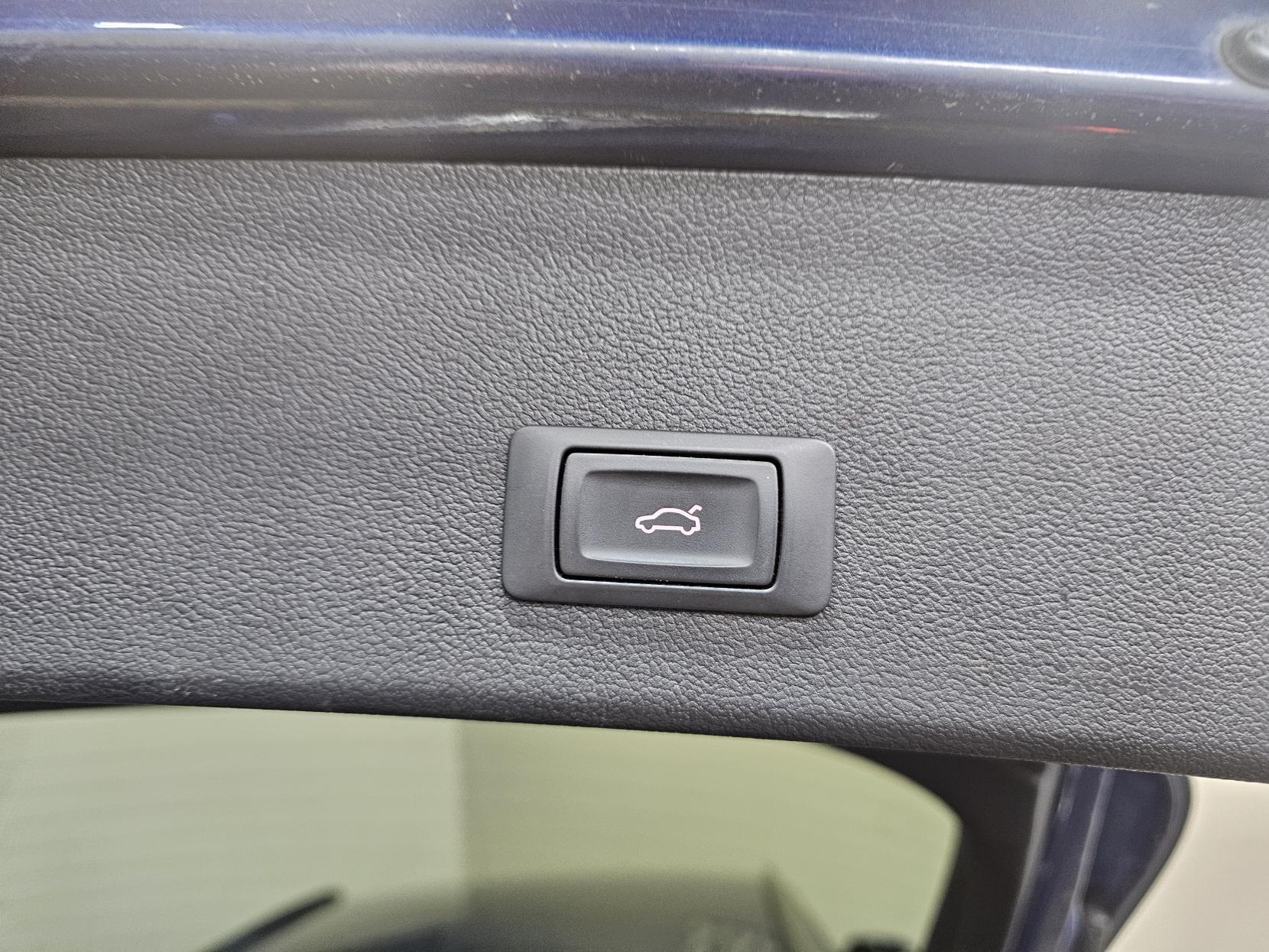 Audi A4 Avant 2.0 TDI Black Edition Estate 5dr Diesel Manual quattro Euro 5 (s/s) (177 ps)