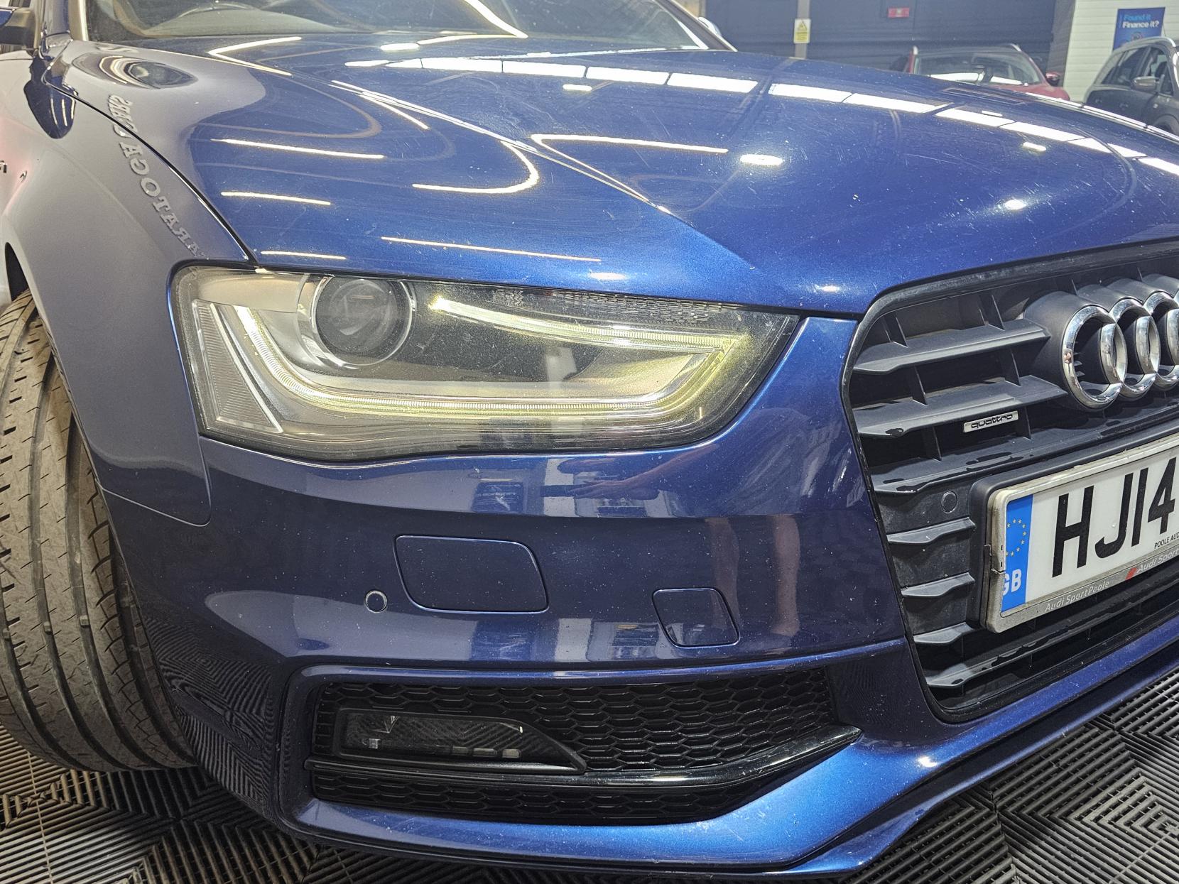 Audi A4 Avant 2.0 TDI Black Edition Estate 5dr Diesel Manual quattro Euro 5 (s/s) (177 ps)