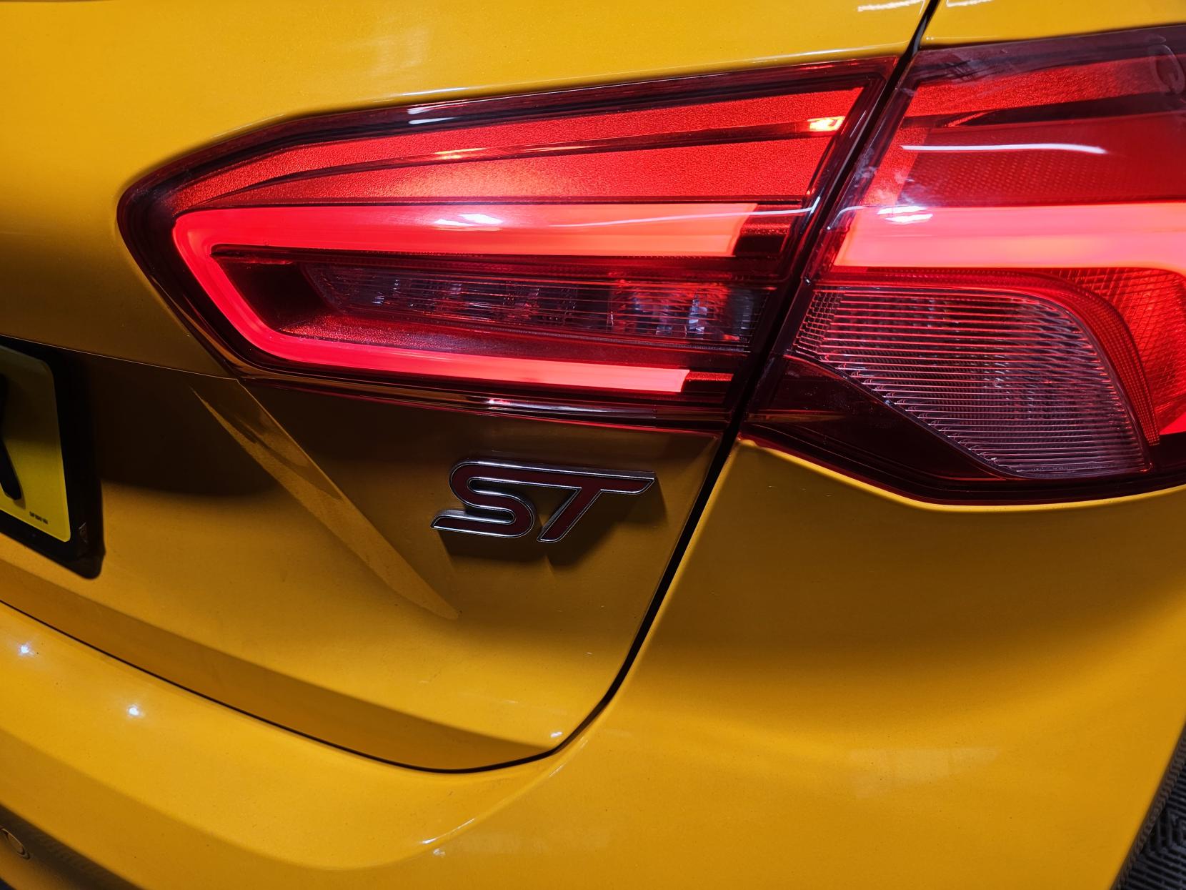 Ford Focus 2.3T EcoBoost ST Hatchback 5dr Petrol Manual Euro 6 (s/s) (280 ps)