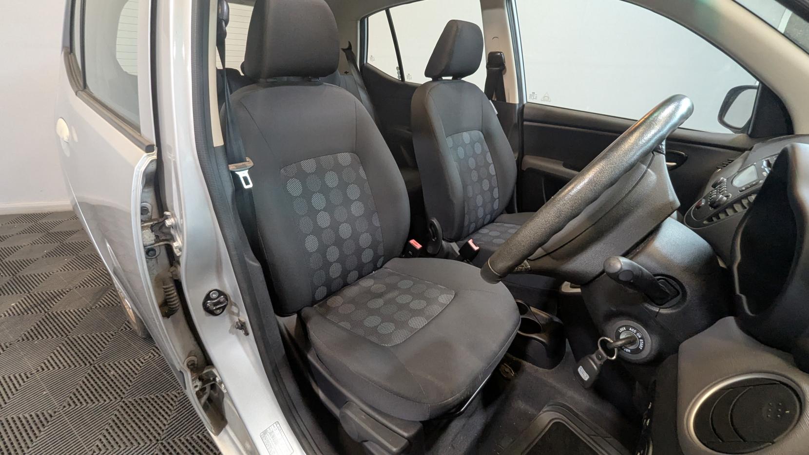 Hyundai i10 1.2 Style Hatchback 5dr Petrol Manual Euro 4 (77 bhp)