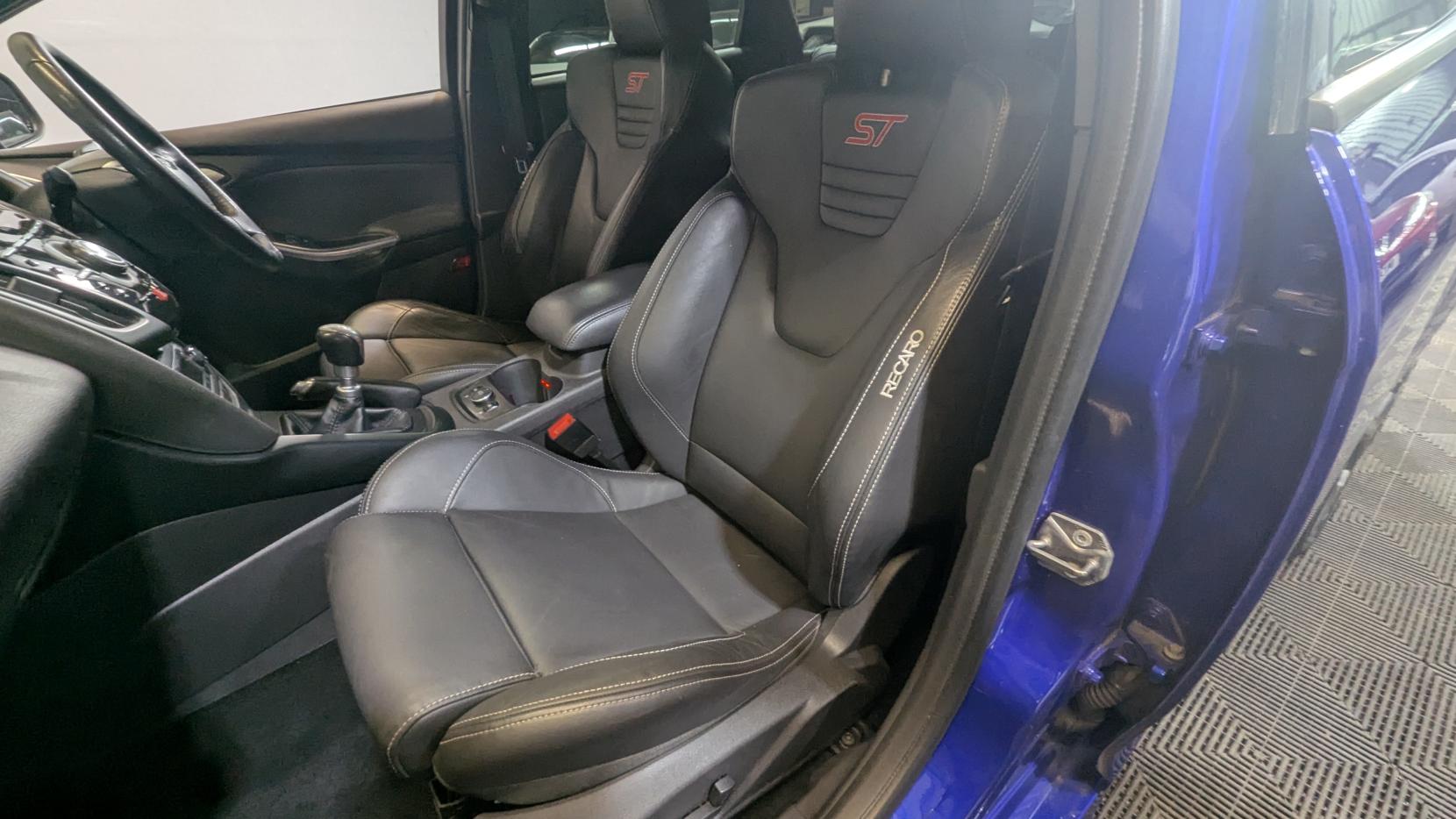 Ford Focus 2.0T EcoBoost ST-3 Estate 5dr Petrol Manual Euro 5 (s/s) (250 ps)
