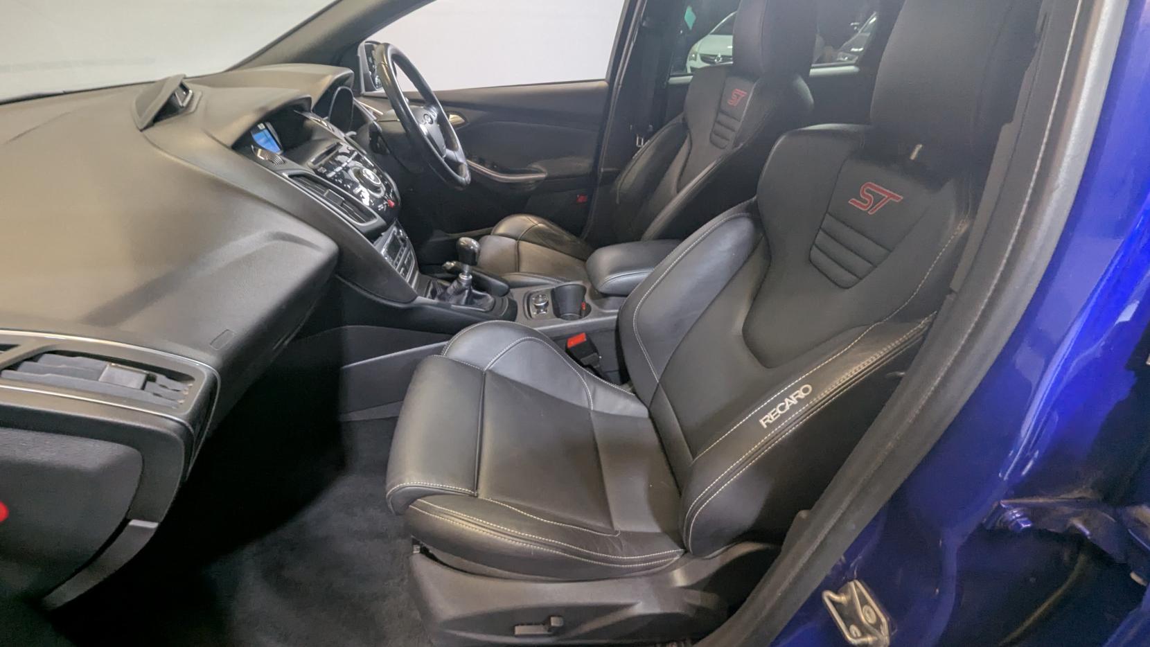 Ford Focus 2.0T EcoBoost ST-3 Estate 5dr Petrol Manual Euro 5 (s/s) (250 ps)