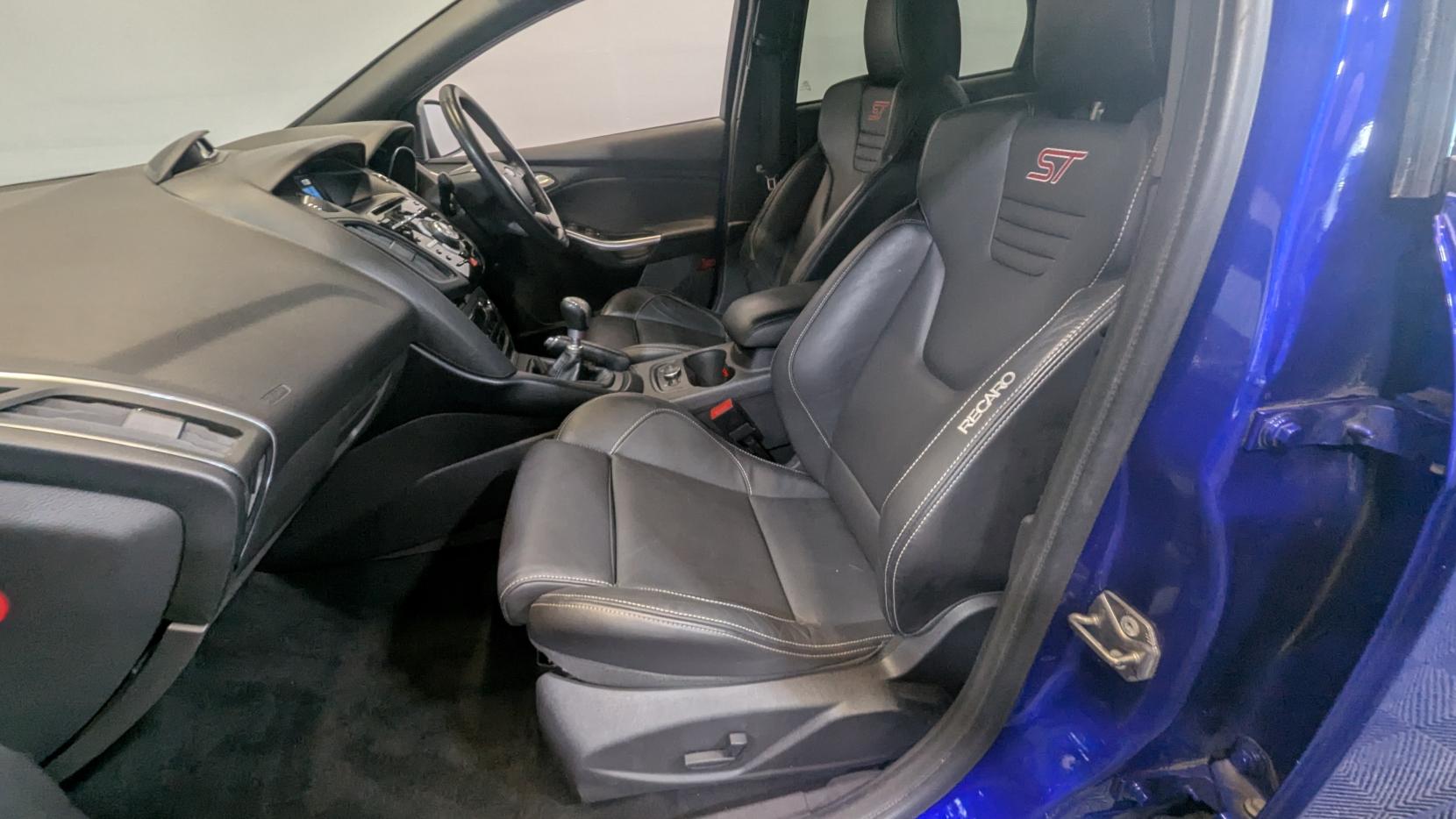 Ford Focus 2.0T EcoBoost ST-3 Estate 5dr Petrol Manual Euro 5 (s/s) (250 ps)