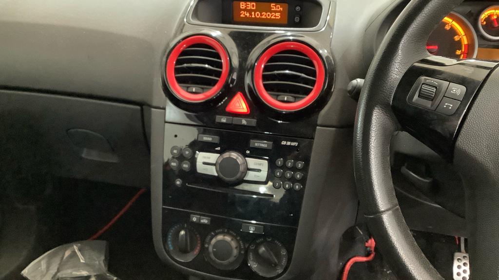 Vauxhall Corsa 1.2i 16v Limited Edition Hatchback 3dr Petrol Manual (a/c) (124 g/km, 84 bhp)