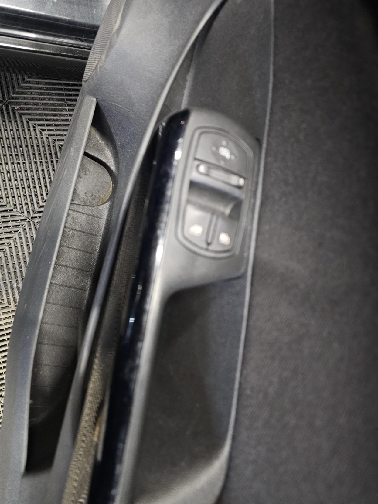 Vauxhall Corsa 1.2 16V Limited Edition Hatchback 3dr Petrol Manual Euro 5 (85 ps)