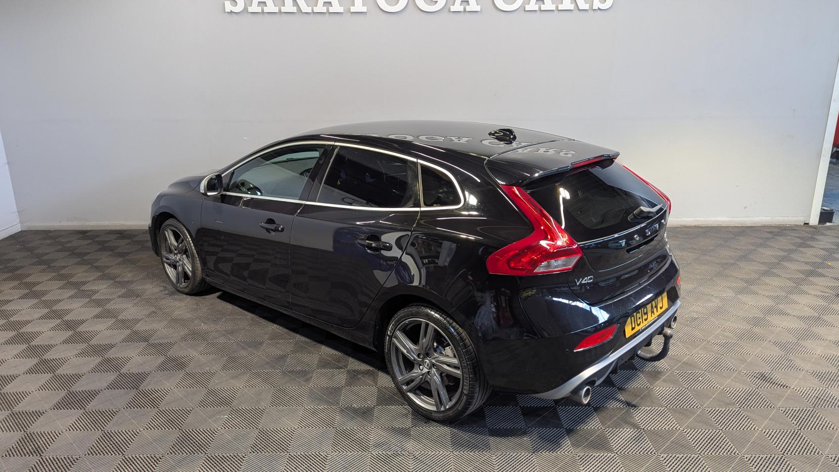 Volvo V40 2.0 T2 R-Design Edition Hatchback 5dr Petrol Manual Euro 6 (s/s) (122 ps)