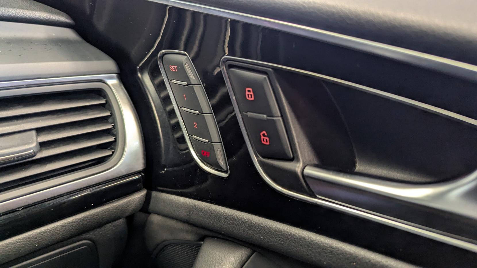 Audi A6 Saloon 2.0 TDI Black Edition Saloon 4dr Diesel S Tronic quattro Euro 6 (s/s) (190 ps)