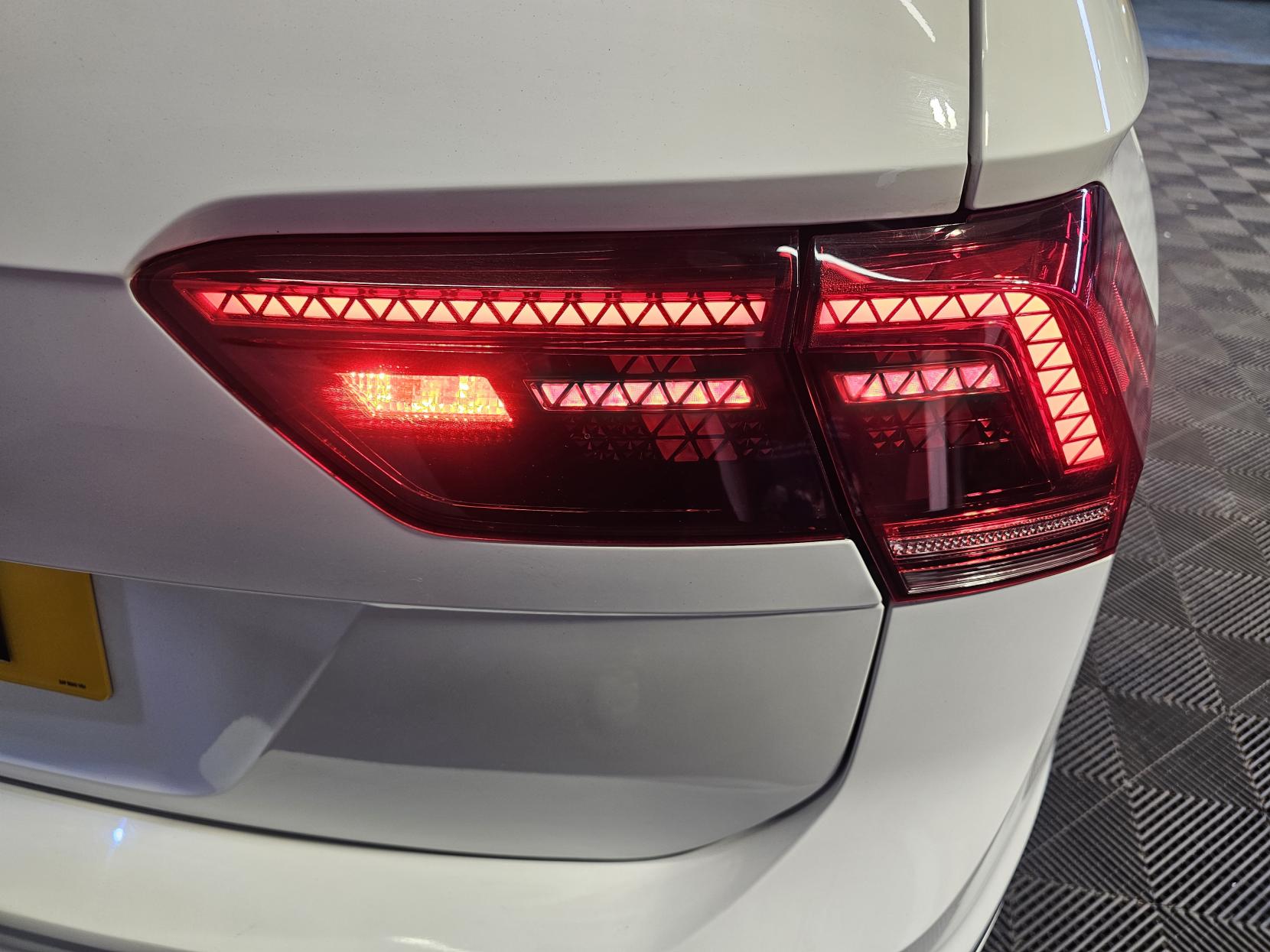 Volkswagen Tiguan 2.0 TDI R-Line SUV 5dr Diesel Manual Euro 6 (s/s) (150 ps)