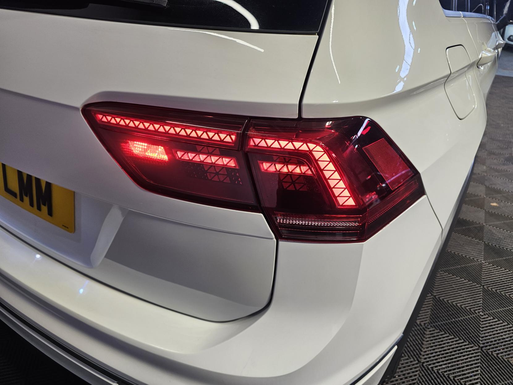 Volkswagen Tiguan 2.0 TDI R-Line SUV 5dr Diesel Manual Euro 6 (s/s) (150 ps)