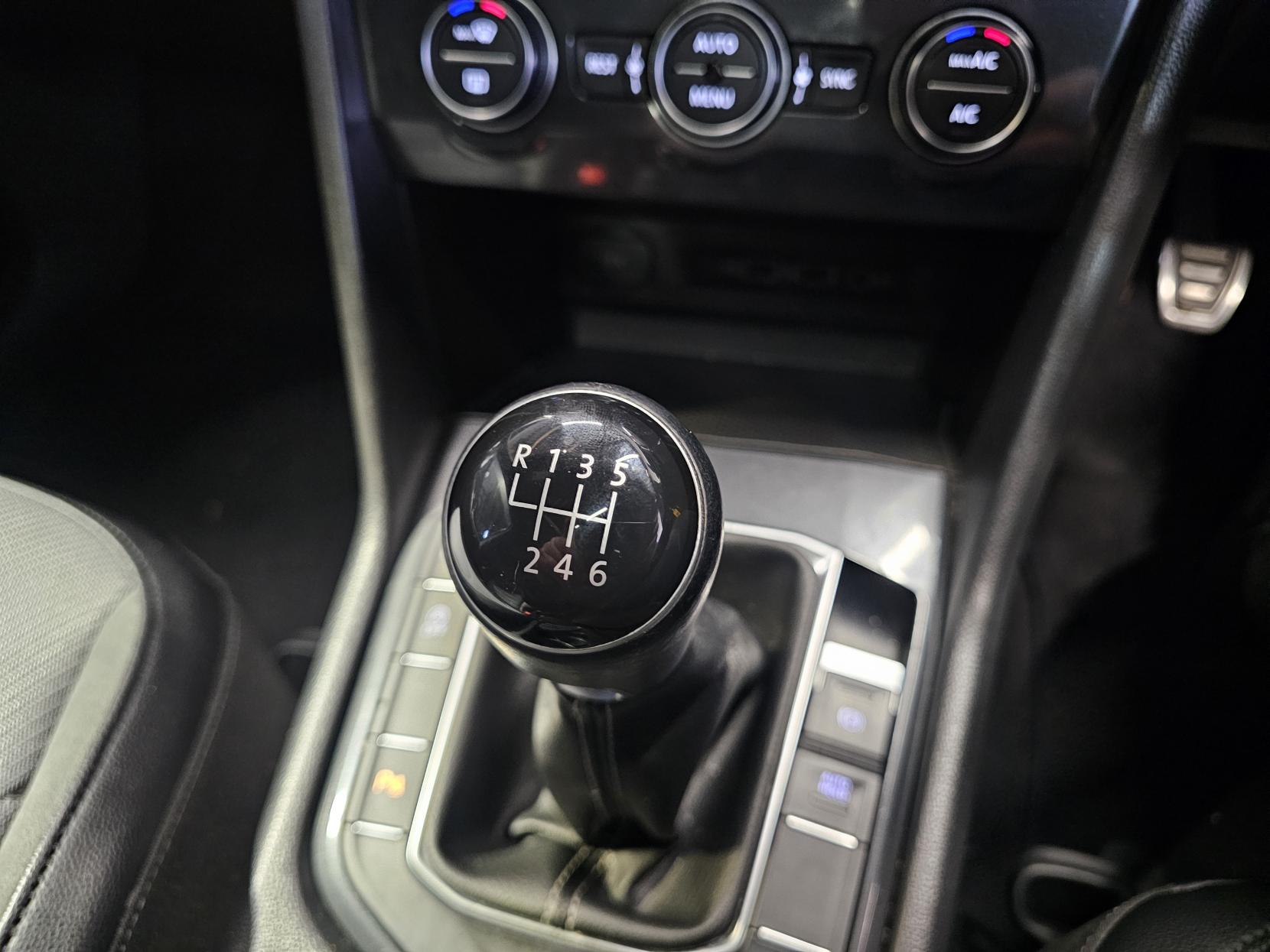 Volkswagen Tiguan 2.0 TDI R-Line SUV 5dr Diesel Manual Euro 6 (s/s) (150 ps)