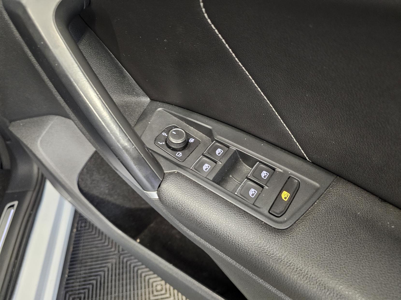 Volkswagen Tiguan 2.0 TDI R-Line SUV 5dr Diesel Manual Euro 6 (s/s) (150 ps)