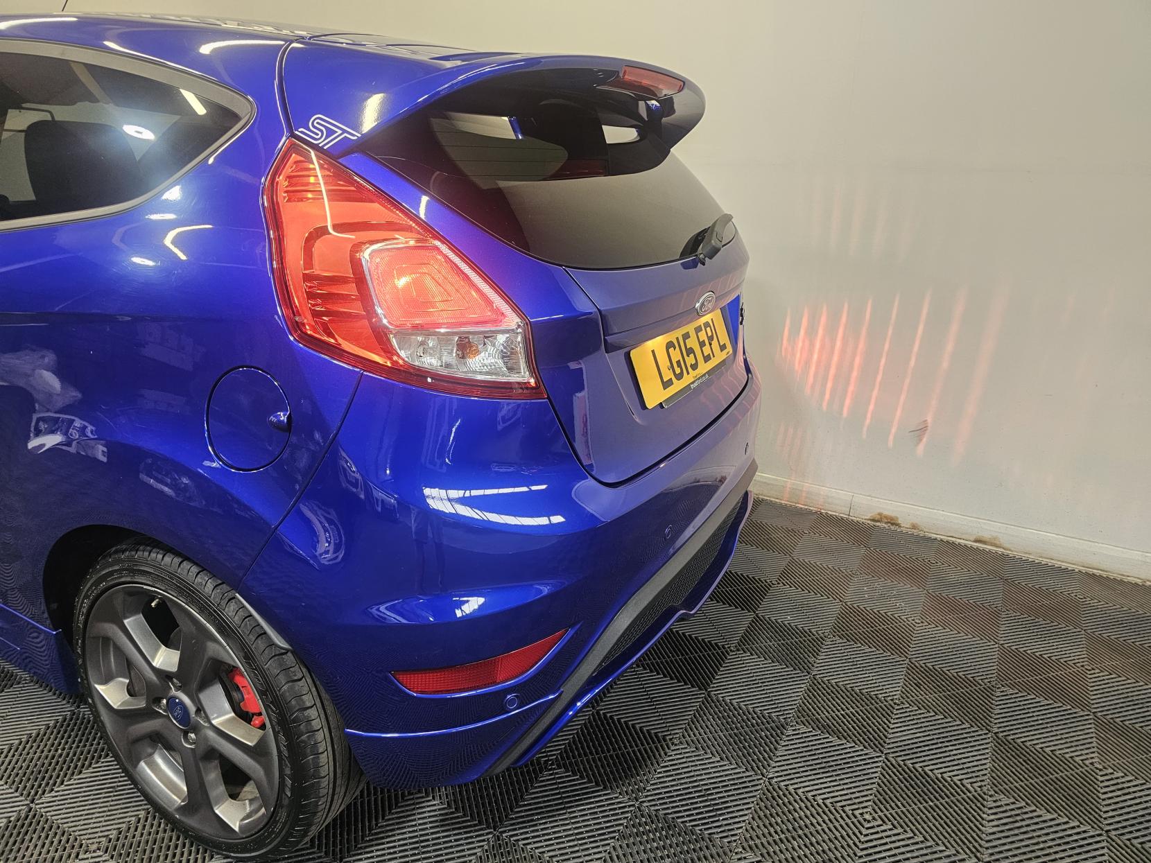 Ford Fiesta 1.6T EcoBoost ST-3 Hatchback 3dr Petrol Manual Euro 6 (182 ps)