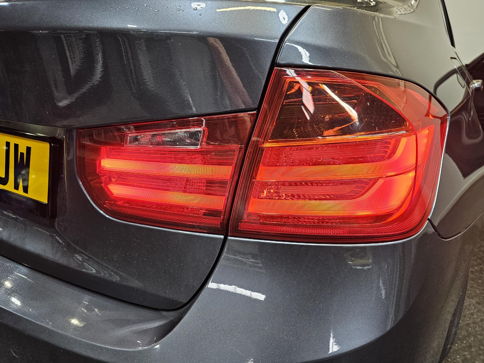 BMW 3 Series 2.0 320i Luxury Saloon 4dr Petrol Auto Euro 5 (s/s) (184 ps)