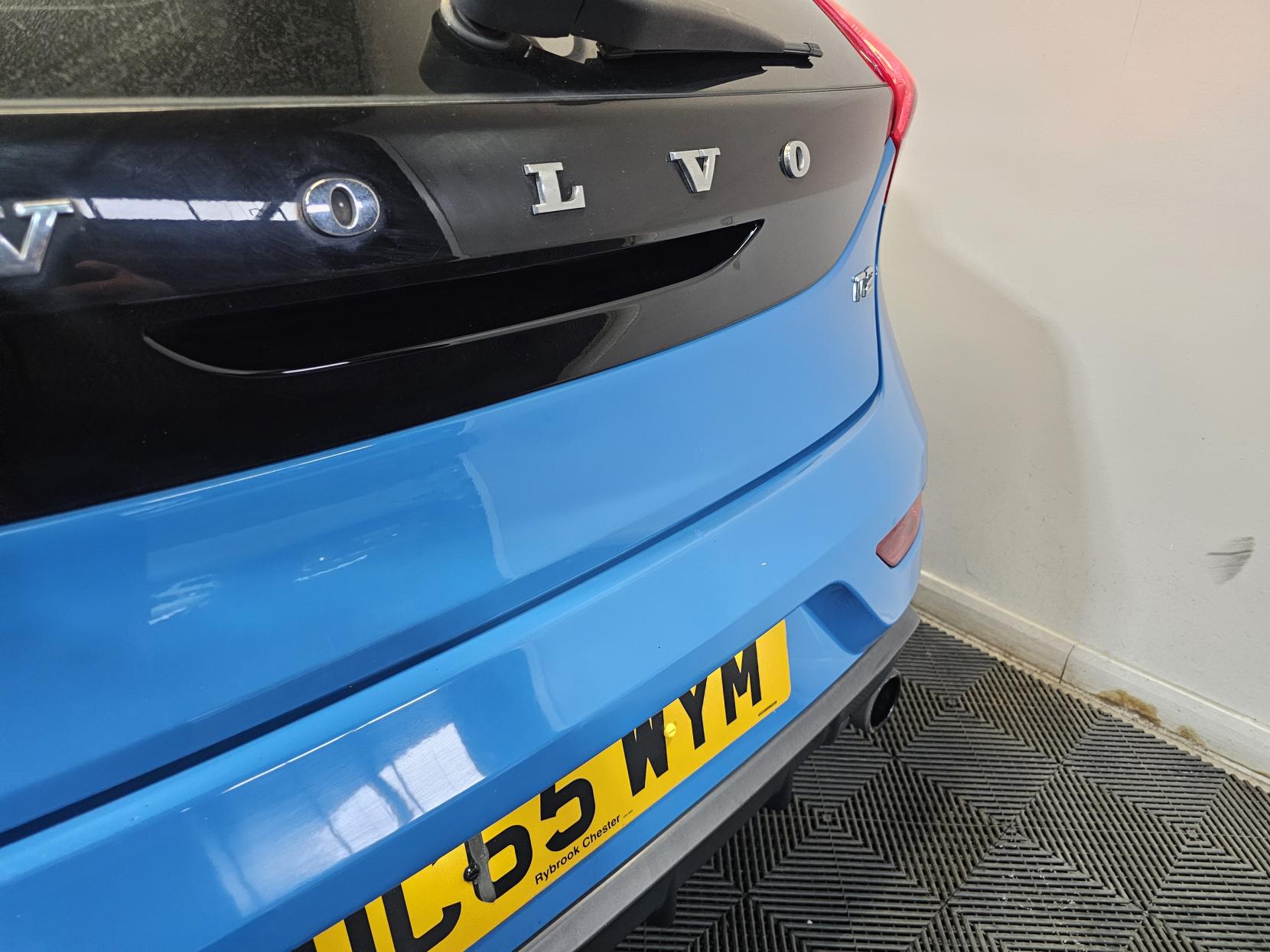 Volvo V40 2.0 T2 R-Design Hatchback 5dr Petrol Manual Euro 6 (s/s) (122 ps)