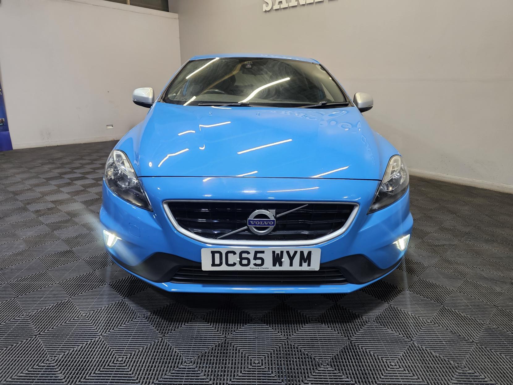 Volvo V40 2.0 T2 R-Design Hatchback 5dr Petrol Manual Euro 6 (s/s) (122 ps)