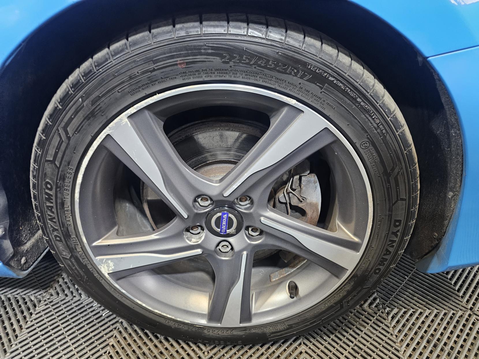 Volvo V40 2.0 T2 R-Design Hatchback 5dr Petrol Manual Euro 6 (s/s) (122 ps)
