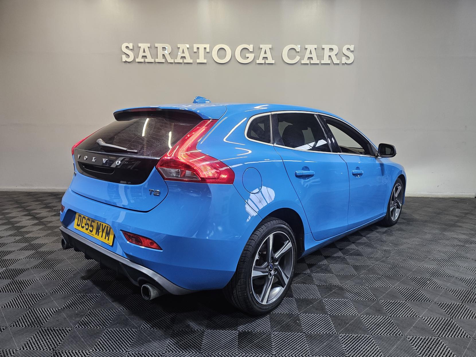 Volvo V40 2.0 T2 R-Design Hatchback 5dr Petrol Manual Euro 6 (s/s) (122 ps)