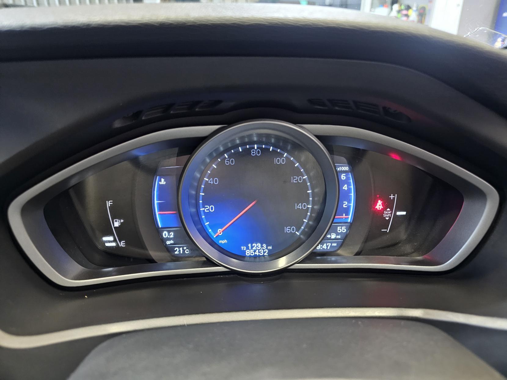 Volvo V40 2.0 T2 R-Design Hatchback 5dr Petrol Manual Euro 6 (s/s) (122 ps)