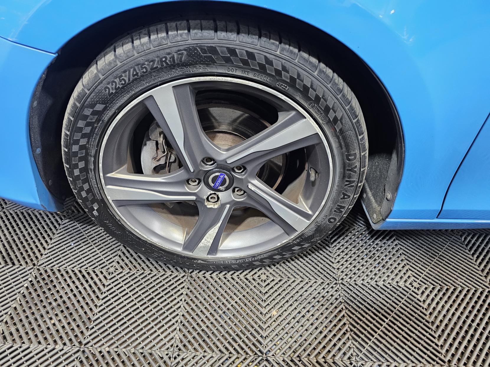 Volvo V40 2.0 T2 R-Design Hatchback 5dr Petrol Manual Euro 6 (s/s) (122 ps)