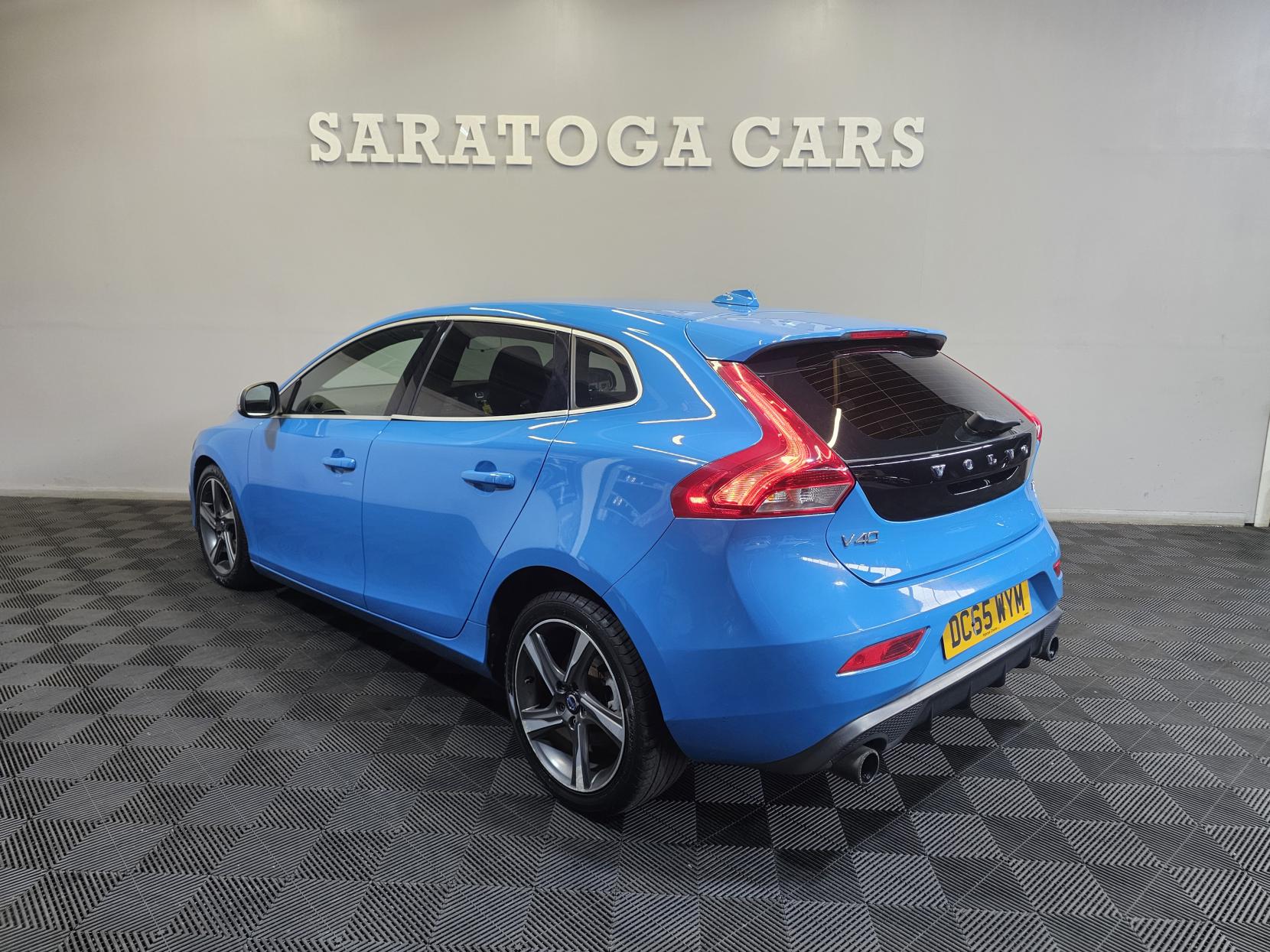 Volvo V40 2.0 T2 R-Design Hatchback 5dr Petrol Manual Euro 6 (s/s) (122 ps)