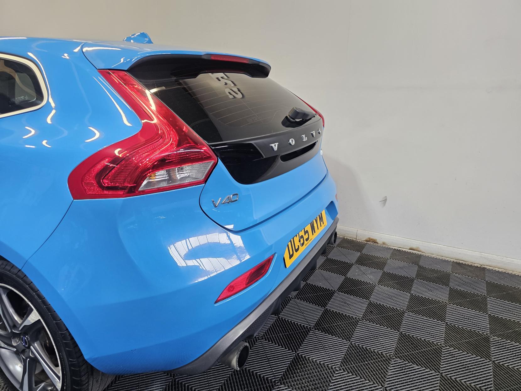Volvo V40 2.0 T2 R-Design Hatchback 5dr Petrol Manual Euro 6 (s/s) (122 ps)