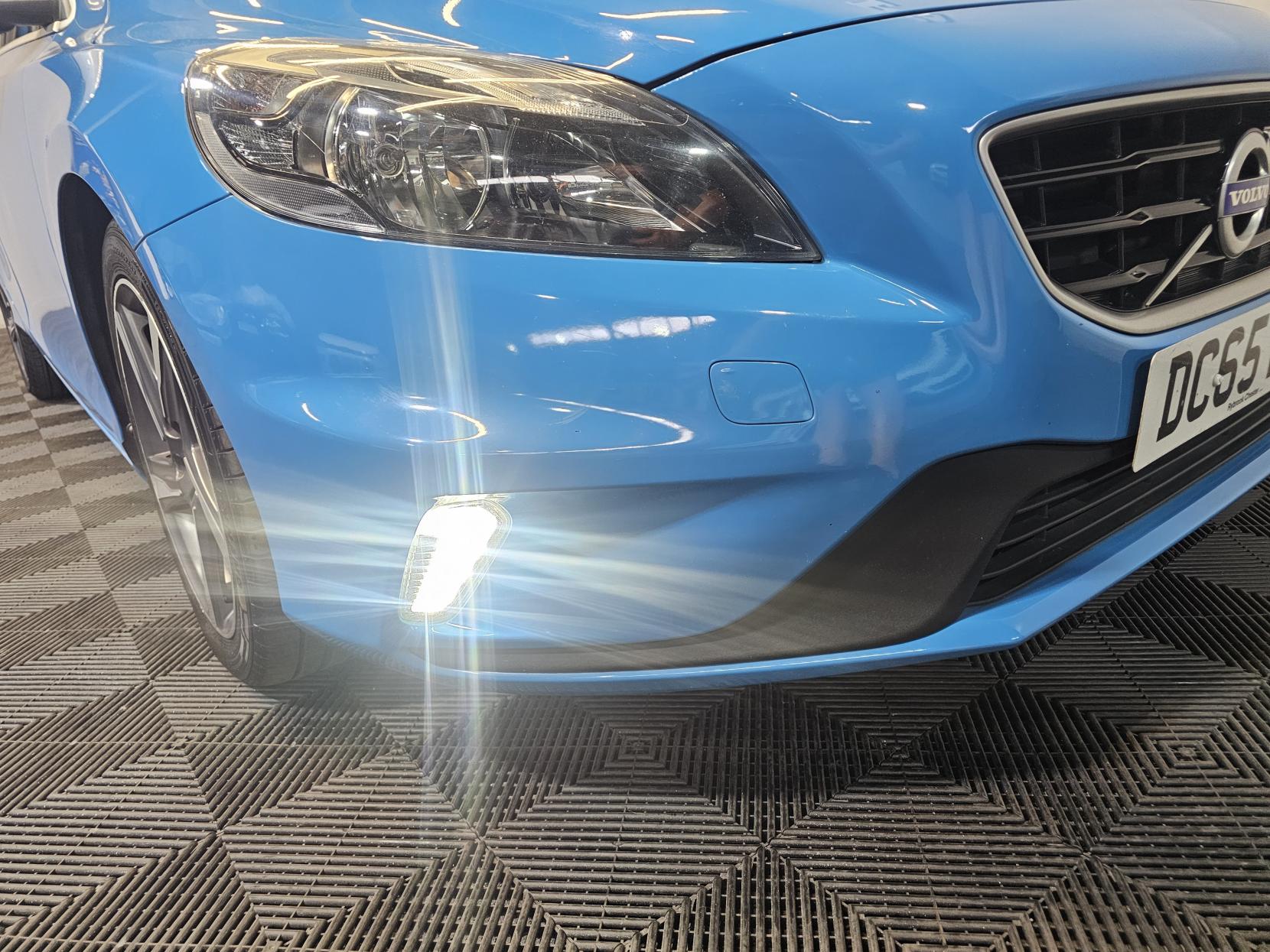 Volvo V40 2.0 T2 R-Design Hatchback 5dr Petrol Manual Euro 6 (s/s) (122 ps)
