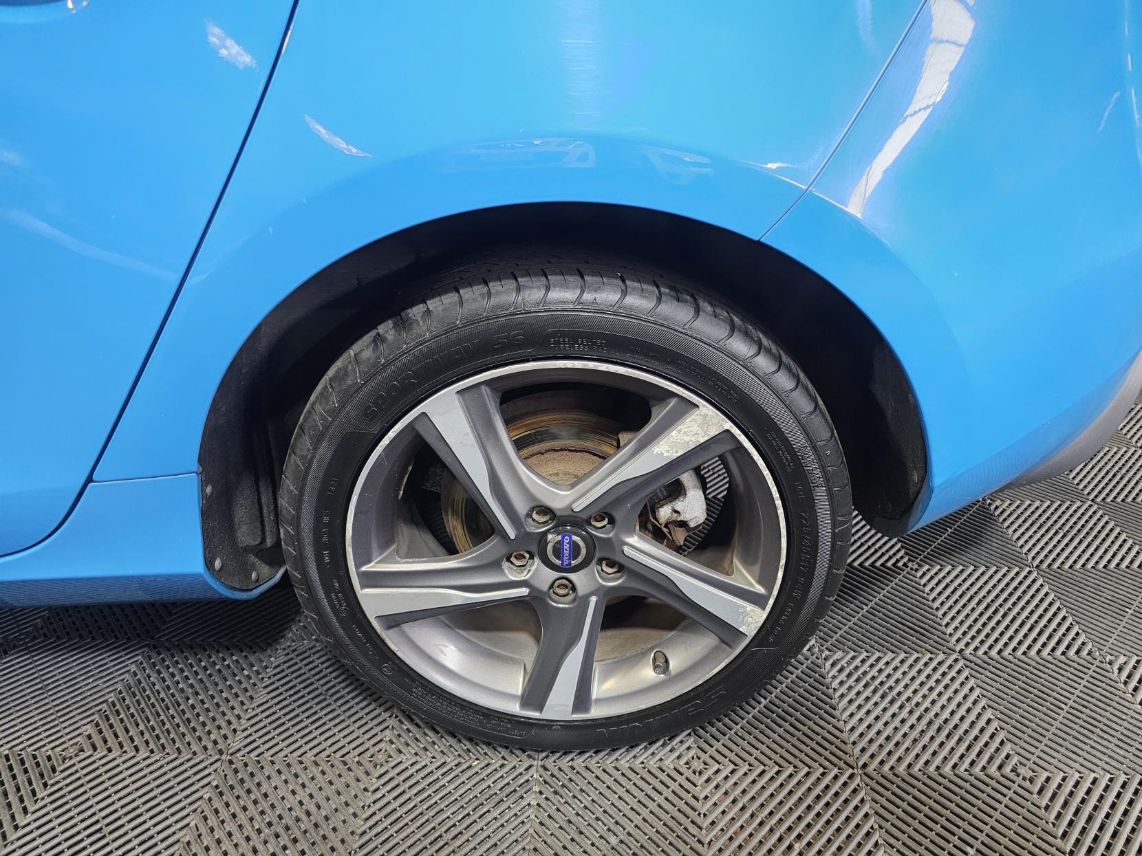Volvo V40 2.0 T2 R-Design Hatchback 5dr Petrol Manual Euro 6 (s/s) (122 ps)