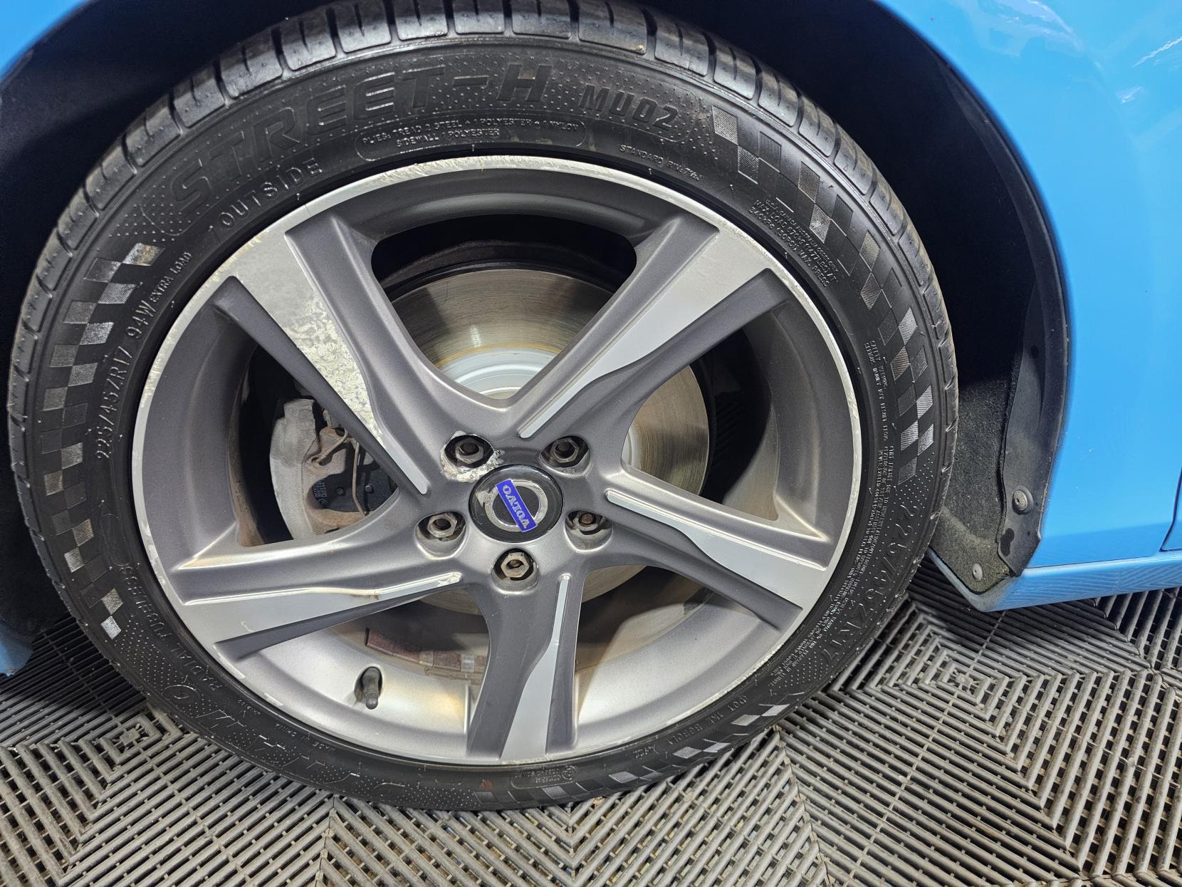 Volvo V40 2.0 T2 R-Design Hatchback 5dr Petrol Manual Euro 6 (s/s) (122 ps)