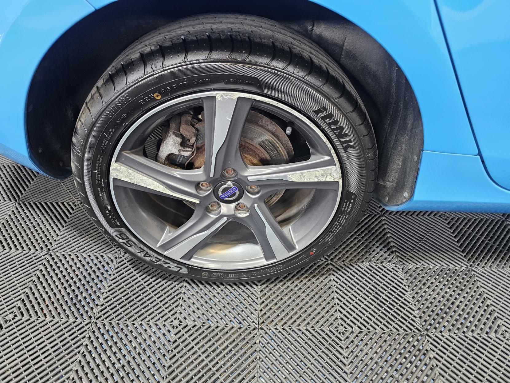 Volvo V40 2.0 T2 R-Design Hatchback 5dr Petrol Manual Euro 6 (s/s) (122 ps)