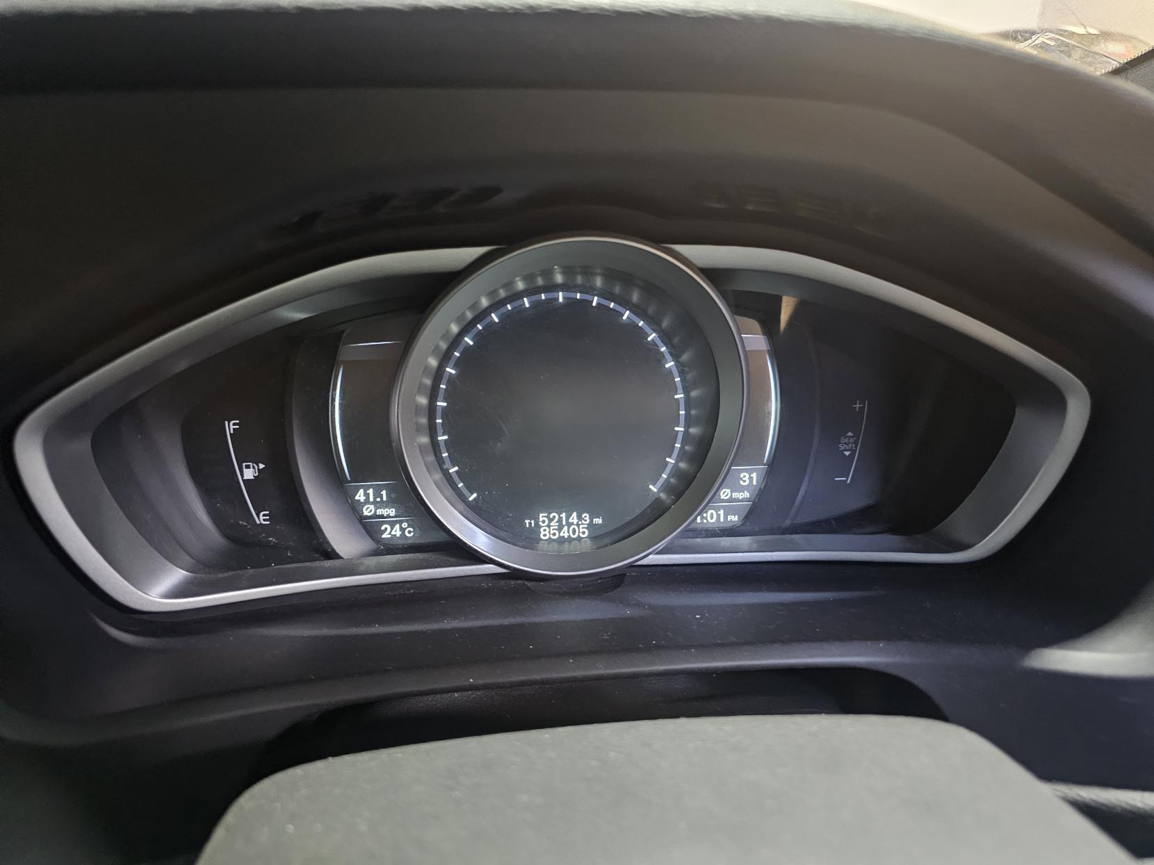 Volvo V40 2.0 T2 R-Design Hatchback 5dr Petrol Manual Euro 6 (s/s) (122 ps)