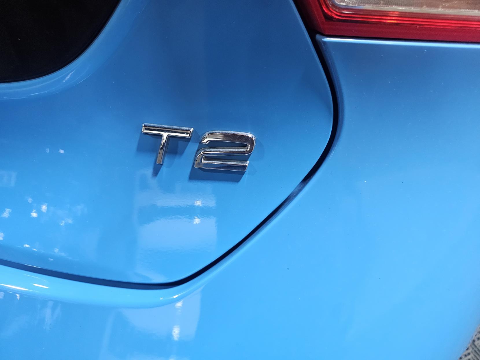 Volvo V40 2.0 T2 R-Design Hatchback 5dr Petrol Manual Euro 6 (s/s) (122 ps)