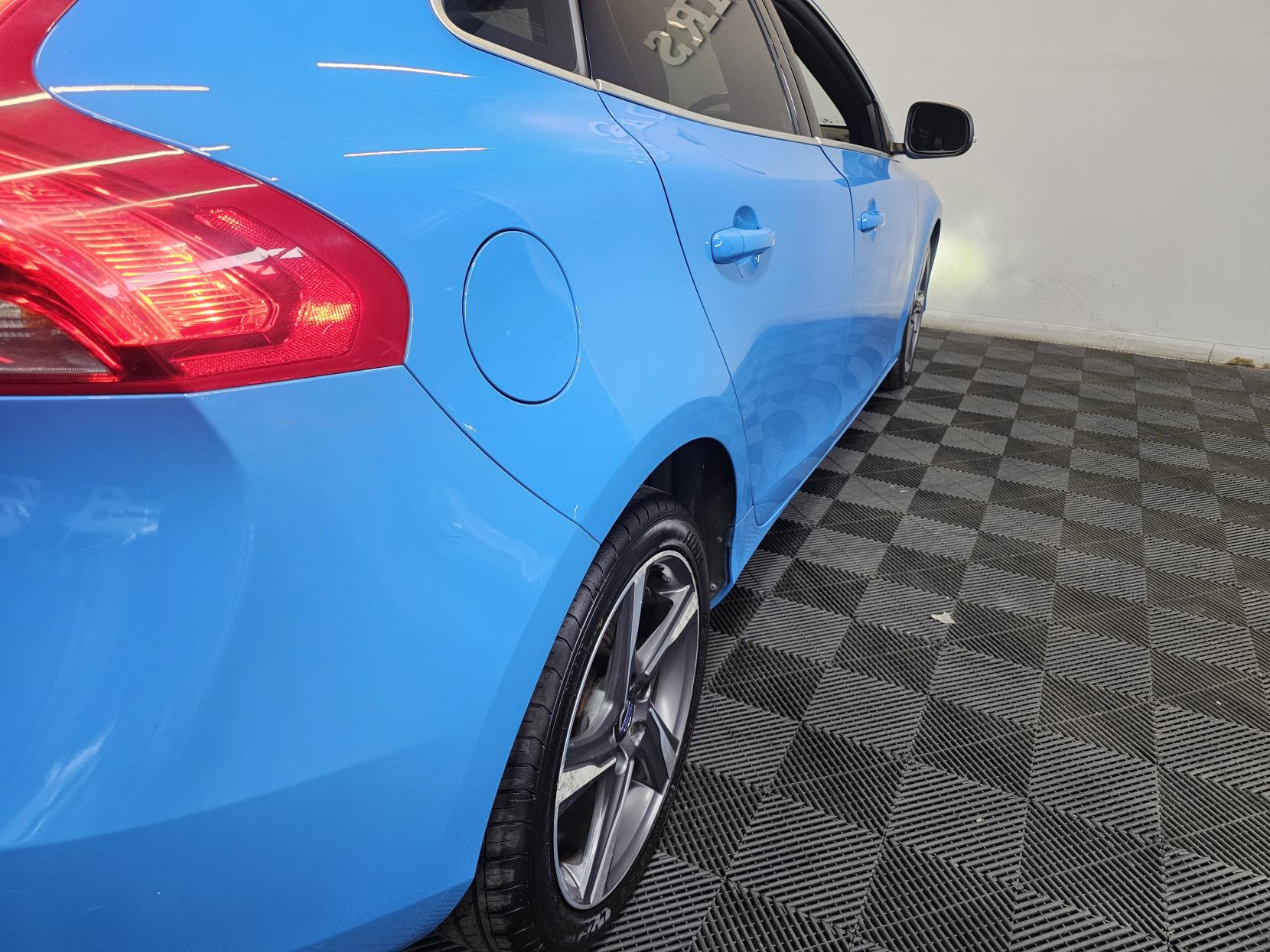 Volvo V40 2.0 T2 R-Design Hatchback 5dr Petrol Manual Euro 6 (s/s) (122 ps)