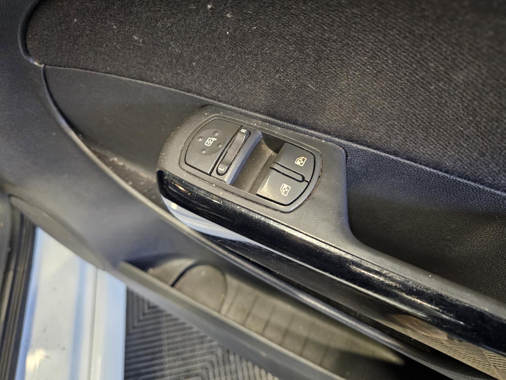 Vauxhall Corsa 1.2 16V Limited Edition Hatchback 3dr Petrol Manual Euro 5 (85 ps)