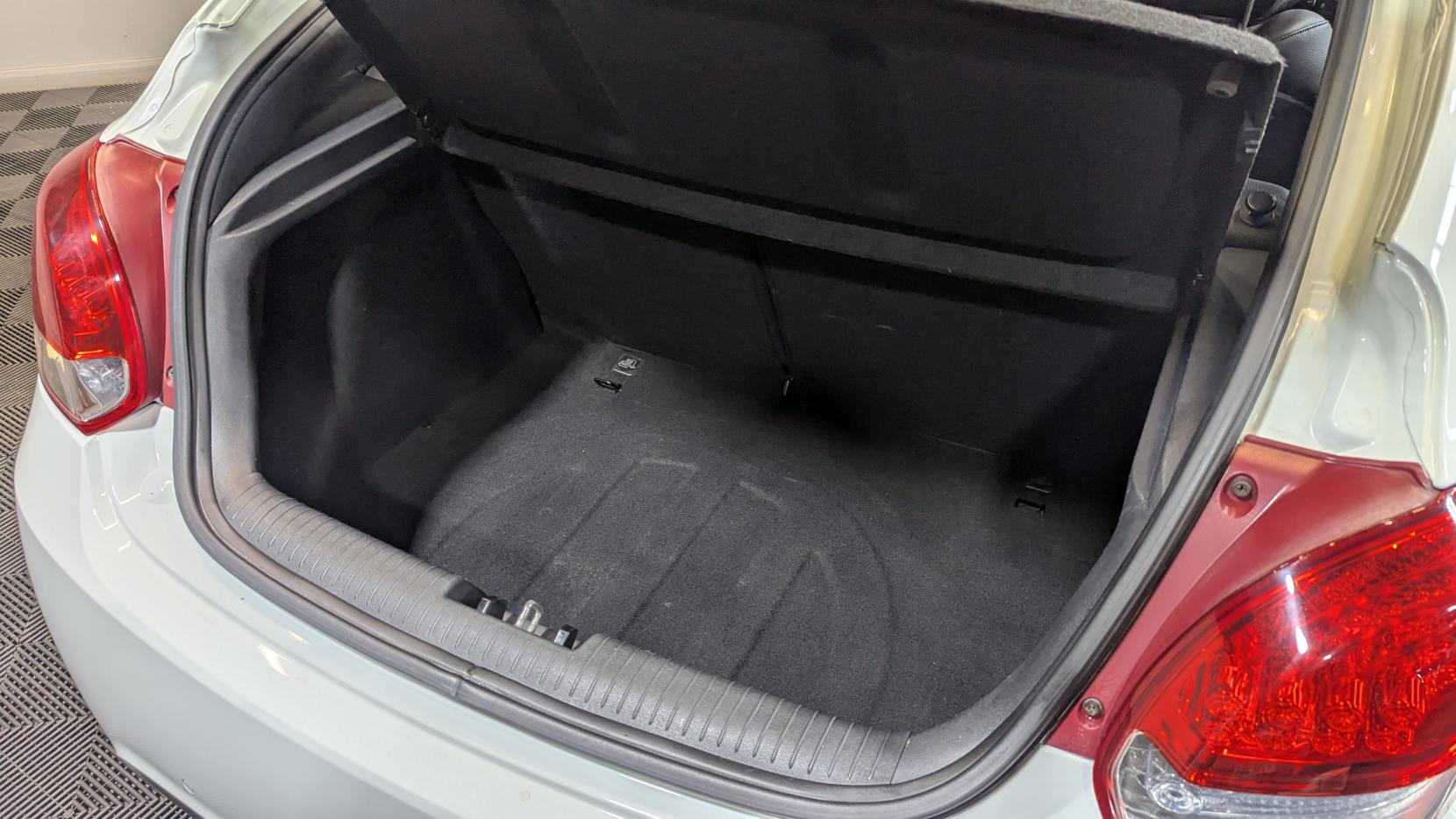 Hyundai Veloster 1.6 GDi Sport Hatchback 4dr Petrol Manual Euro 5 (140 ps)