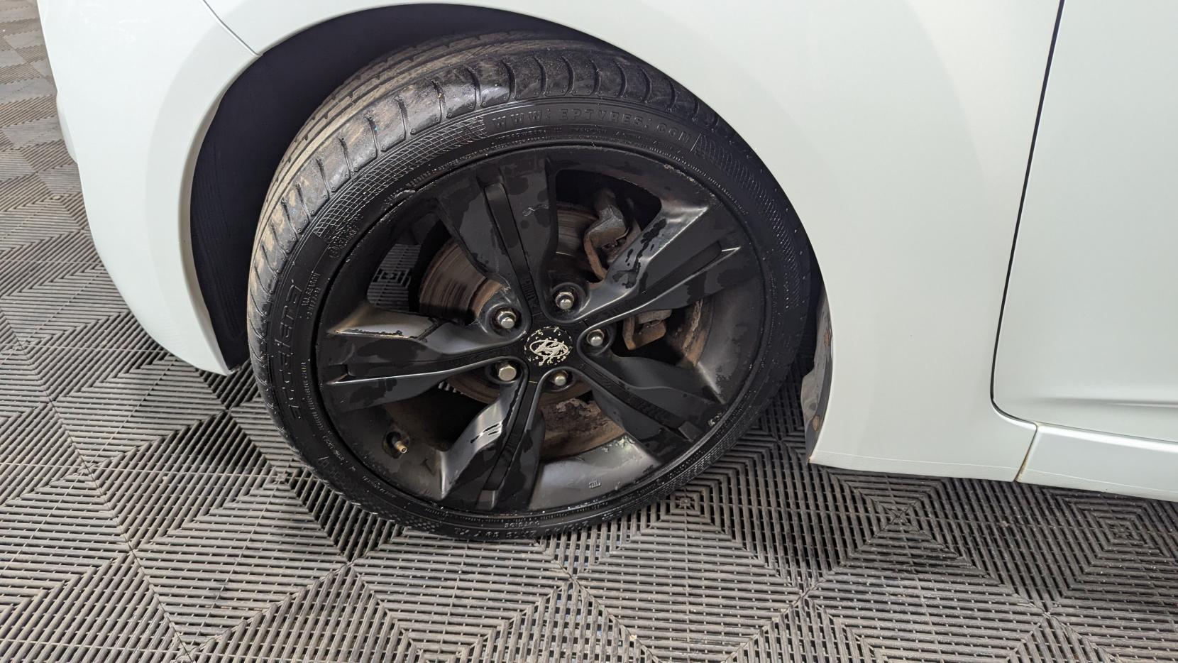 Hyundai Veloster 1.6 GDi Sport Hatchback 4dr Petrol Manual Euro 5 (140 ps)